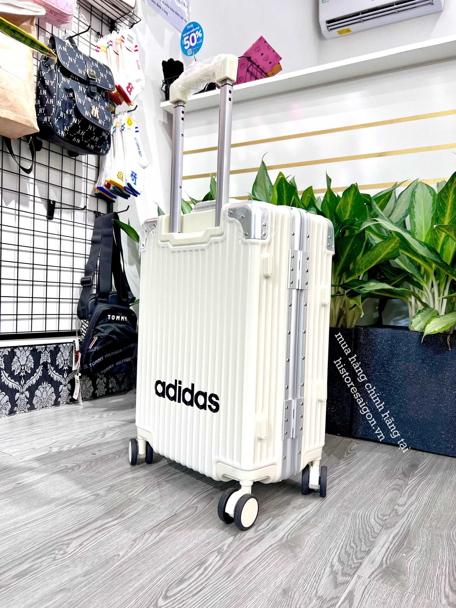 646 -  Vali Adidas Sticker Power - Size Cabin 22 Xách Tay - Trắng Kem [HÀNG CHÍNH HÃNG]