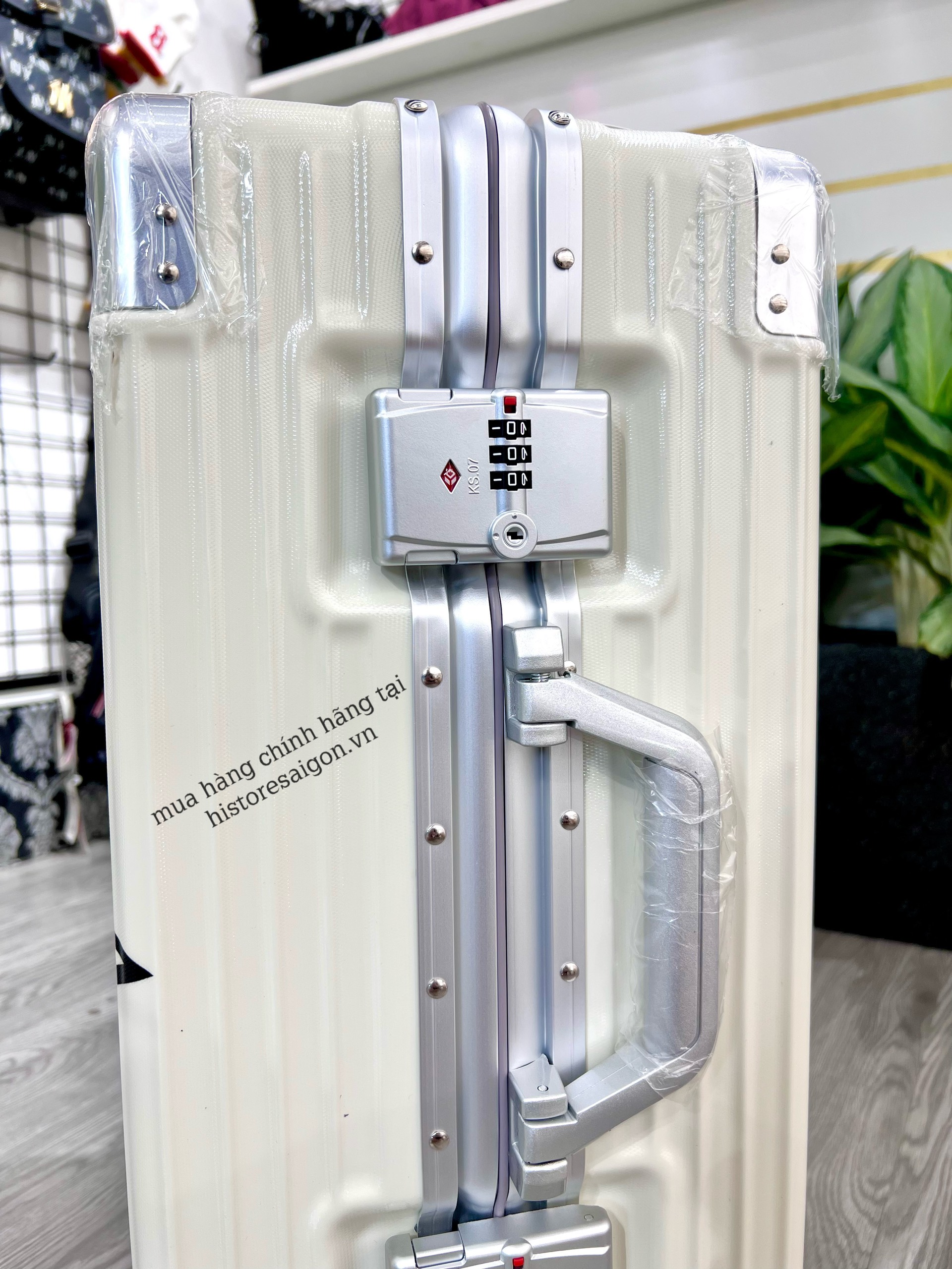 646 -  Vali Adidas Sticker Power - Size Cabin 22 Xách Tay - Trắng Kem [HÀNG CHÍNH HÃNG]
