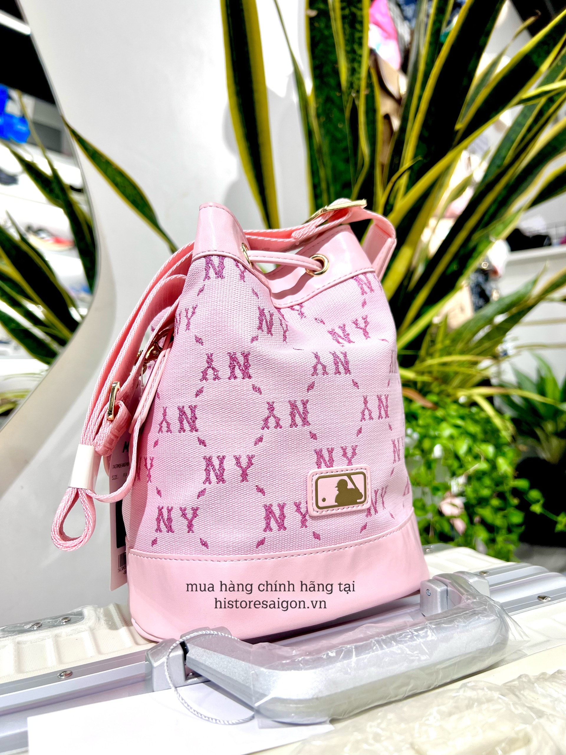 938 -  Túi MLB Monogram Bucket Bag New York Yankees - Hồng Pink- Code 7ACRMDE4-50PKL [HÀNG CHÍNH HÃNG]