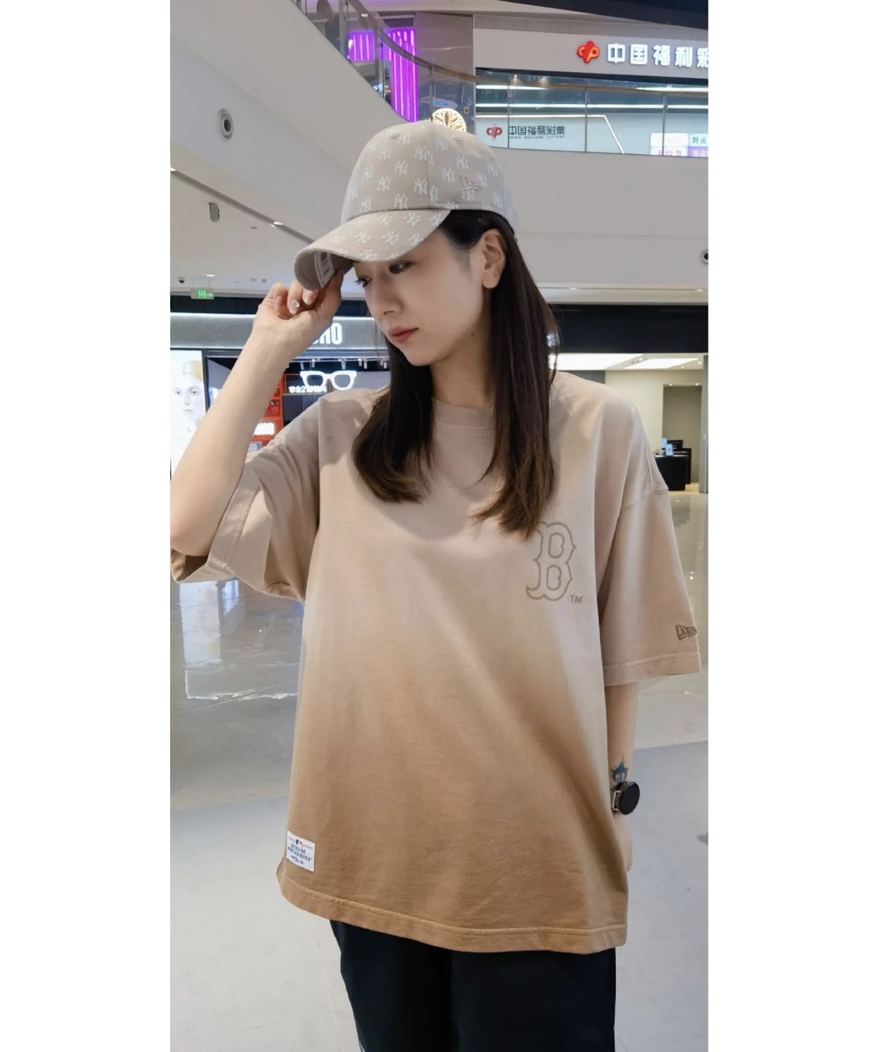 1088 - Áo New Era Big B Gradient Graphic Design Boston Nâu Phai [HÀNG CHÍNH HÃNG]
