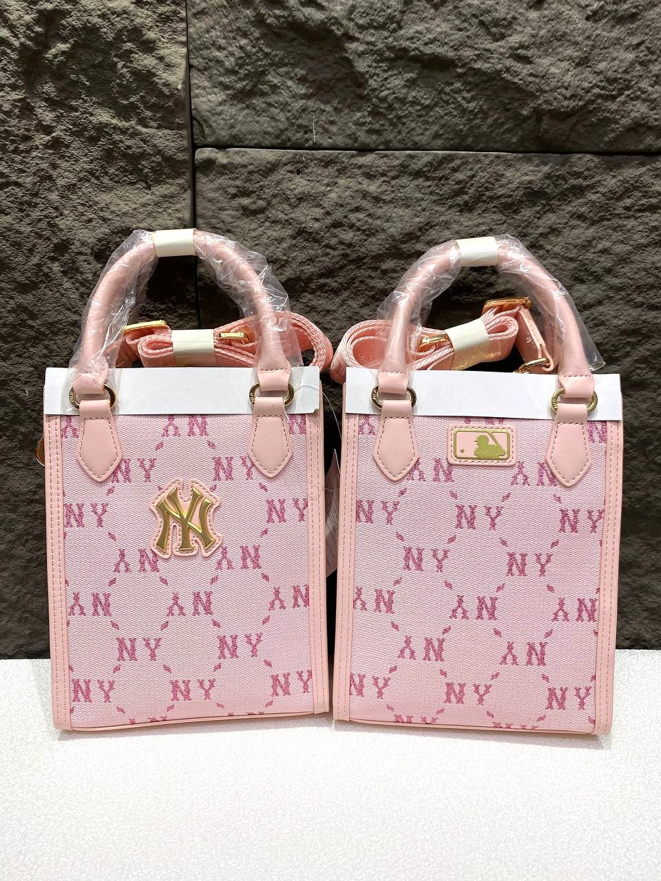 1017 -  Túi MLB NY Dia Monogram Phonebag Dọc - Hồng Pink - Code 7ACRMDB4N 50PKL [HÀNG CHÍNH HÃNG]