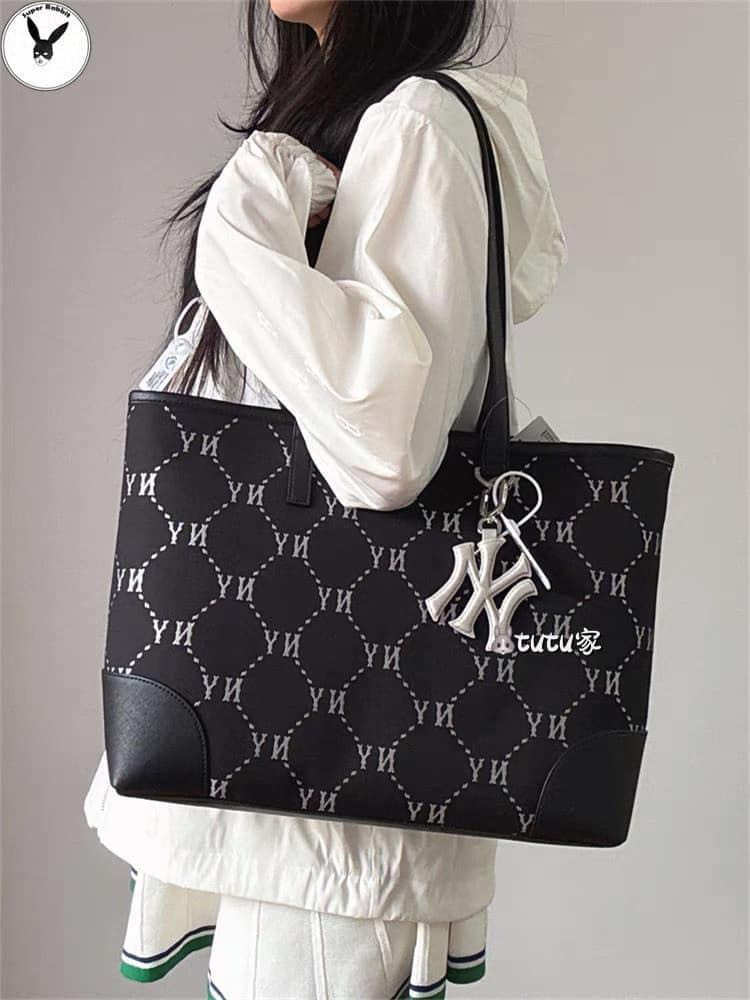 1102 -  Túi MLB Tote Diamond Monogram Jacquard New York Yankees ''Black'' - Code 3AORL014N 50BKS [HÀNG CHÍNH HÃNG]