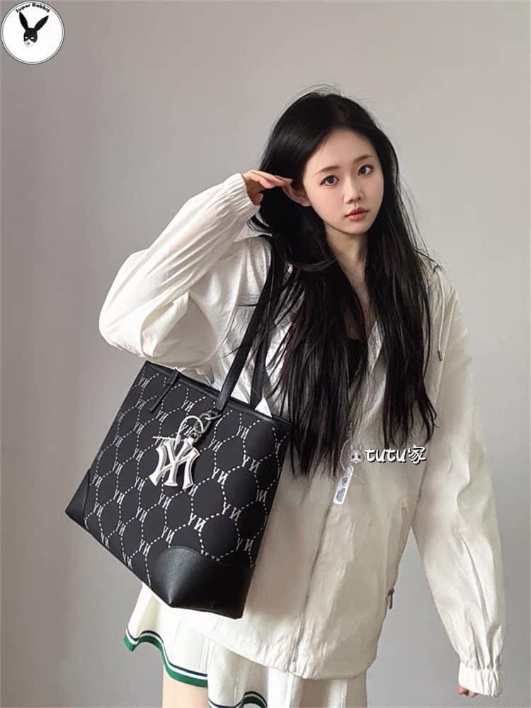 1102 -  Túi MLB Tote Diamond Monogram Jacquard New York Yankees ''Black'' - Code 3AORL014N 50BKS [HÀNG CHÍNH HÃNG]