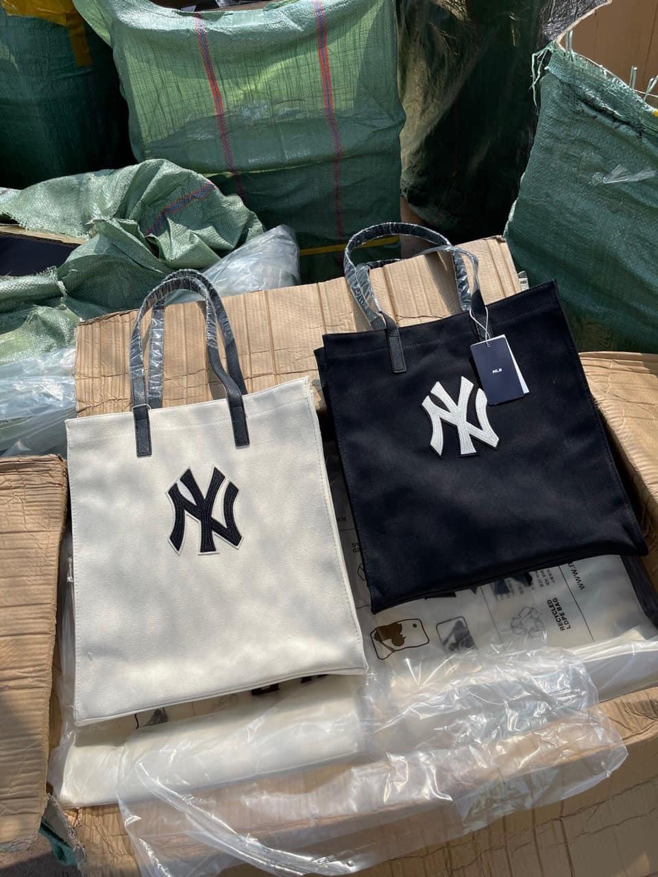 1103 -  Túi MLB Tote Canvas New York Yankees Cream - Code 3AORM022N 50CRS [HÀNG CHÍNH HÃNG]