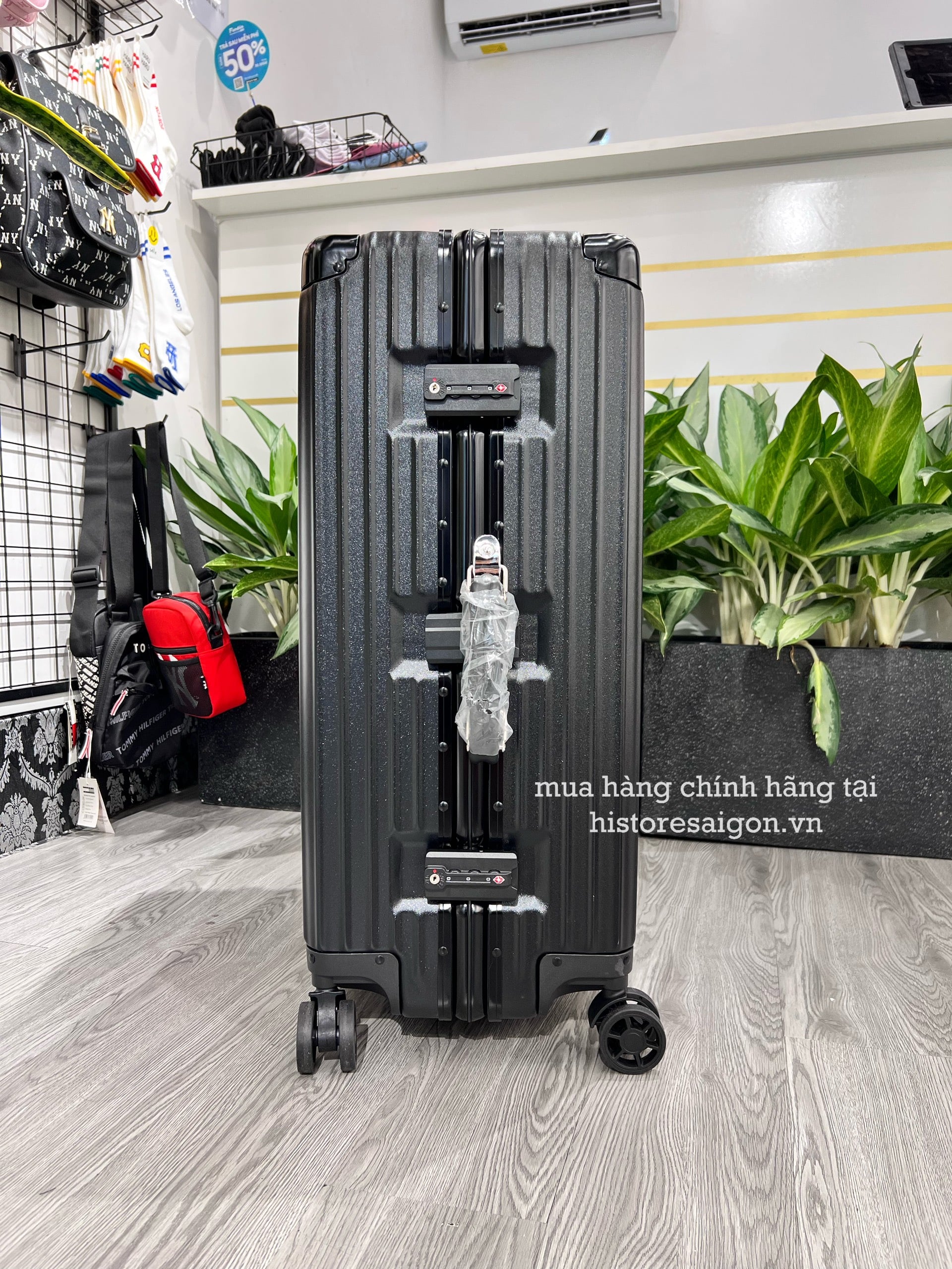 751 -  Vali Nike Sneakers Silhouette - Size Ký Gửi 26 - Đen [HÀNG CHÍNH HÃNG]