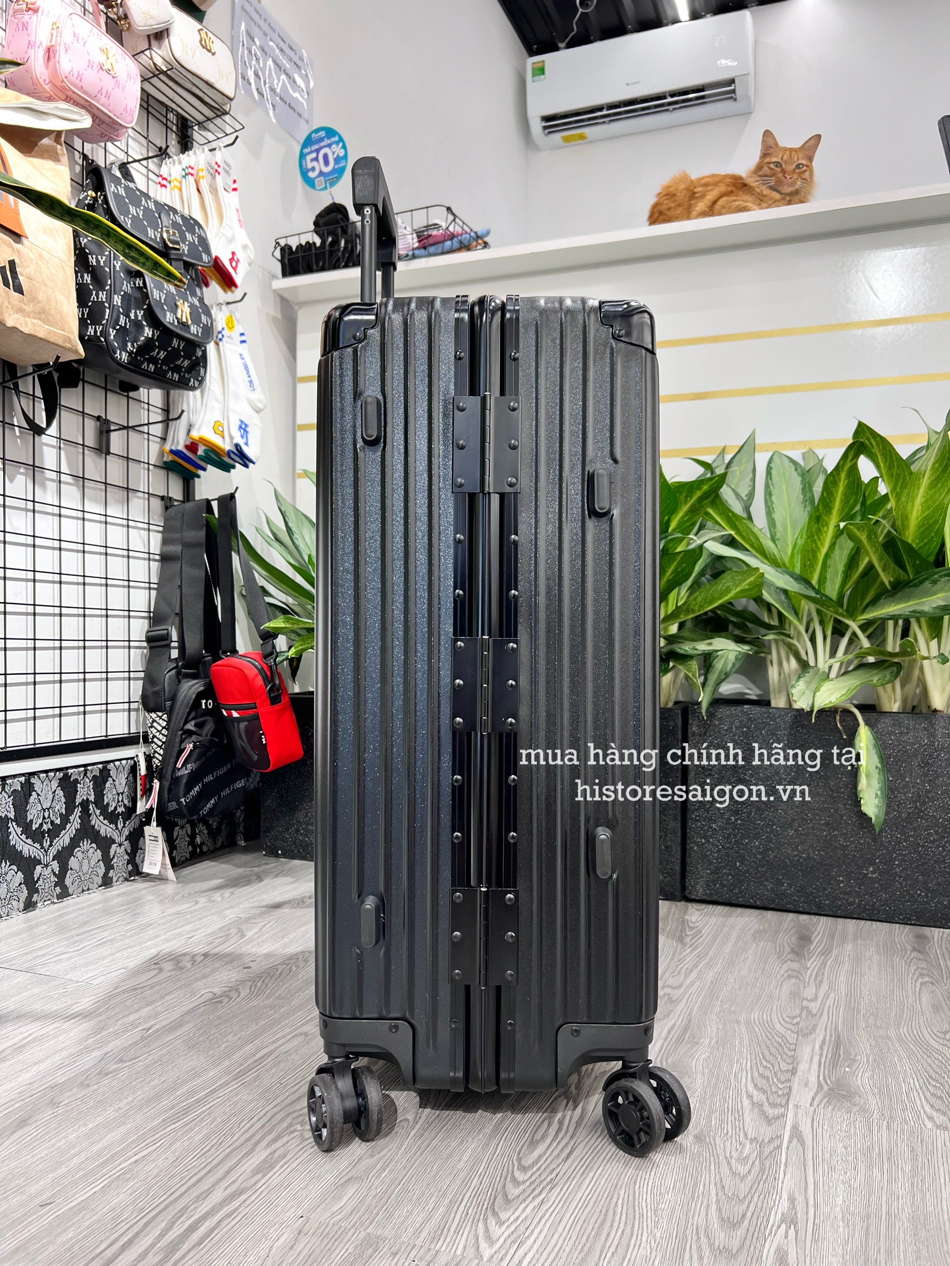 751 -  Vali Nike Sneakers Silhouette - Size Ký Gửi 26 - Đen [HÀNG CHÍNH HÃNG]