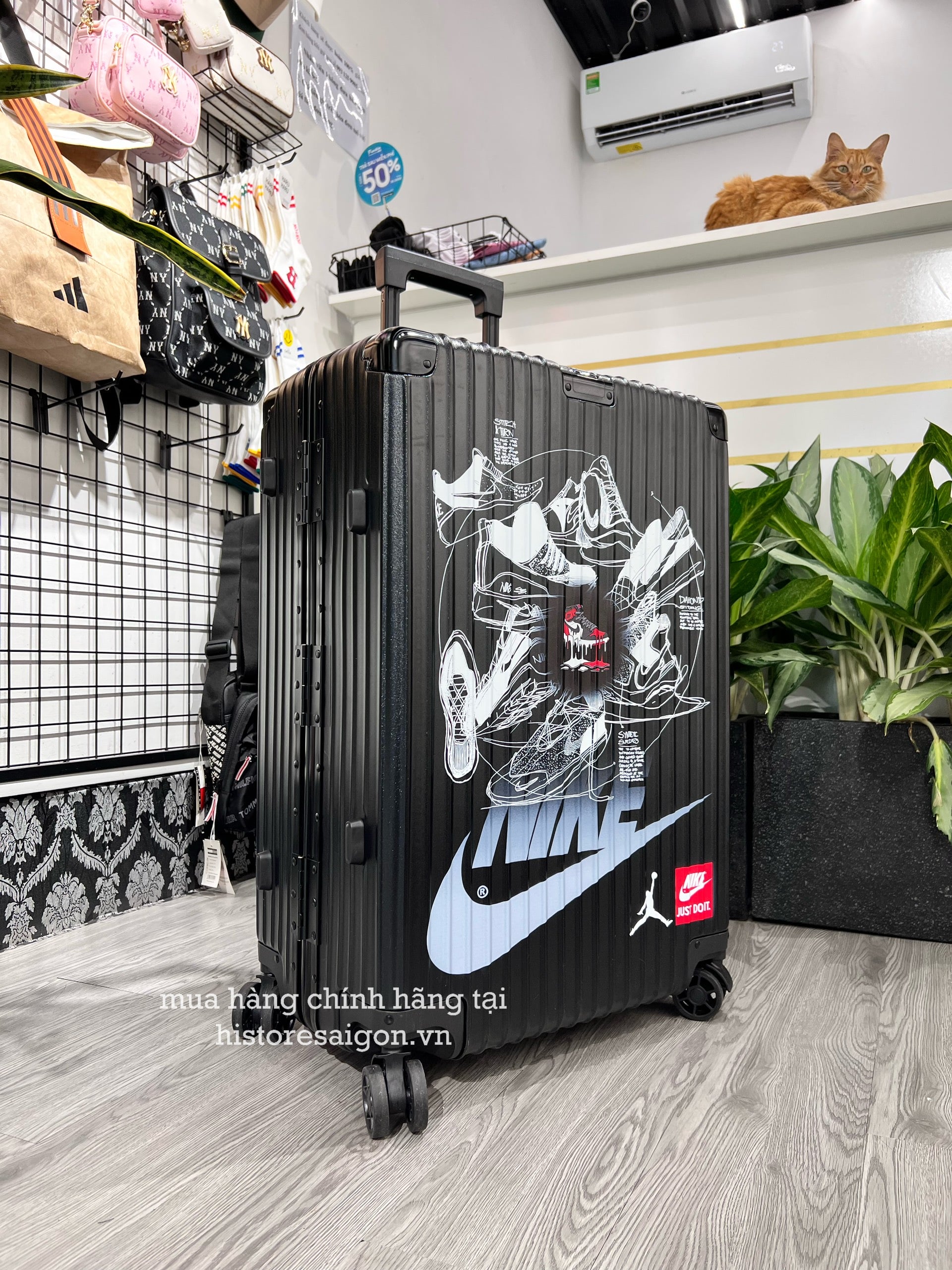751 -  Vali Nike Sneakers Silhouette - Size Ký Gửi 26 - Đen [HÀNG CHÍNH HÃNG]