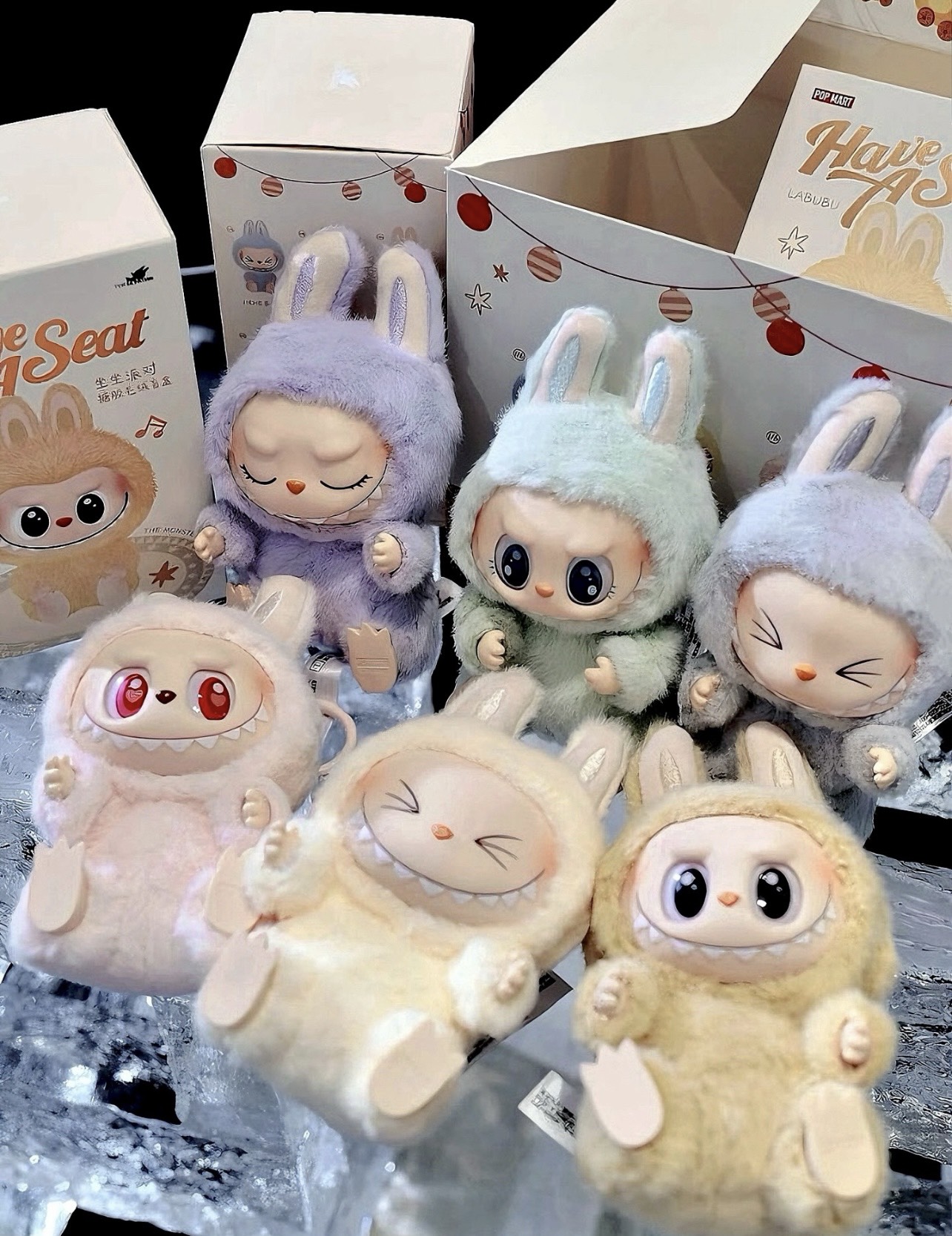 1150 - Gấu Bông Art Toy Labubu SISI Have A Seat - POP MART The Monsters Have A Seat Vinyl Plush Labubu Macaron V2- Code 6941848280091 [HÀNG CHÍNH HÃNG]