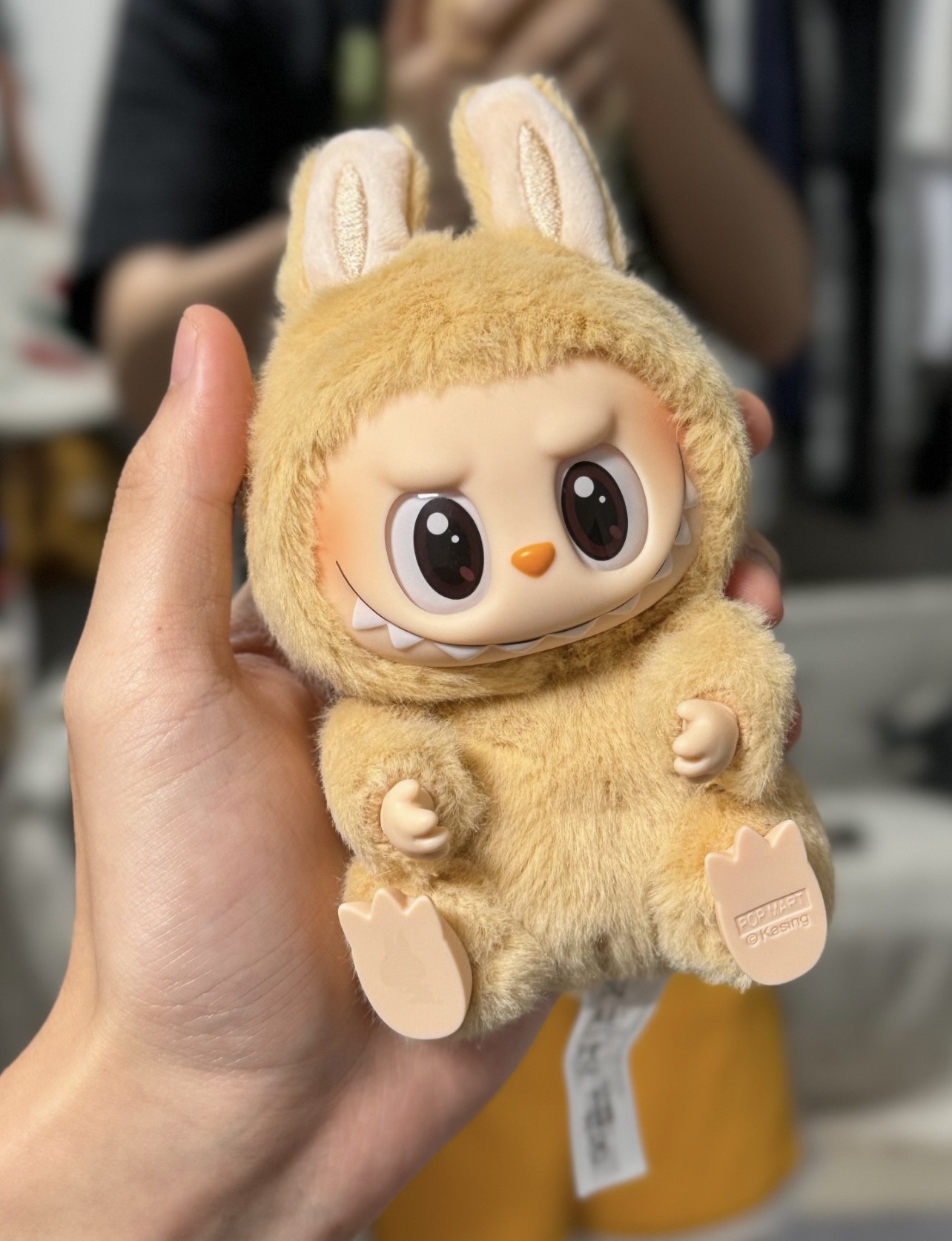 1154 - Gấu Bông Art Toy Labubu BABA Have A Seat - POP MART The Monsters Have A Seat Vinyl Plush Labubu Macaron V2- Code 6941848280091 [HÀNG CHÍNH HÃNG]