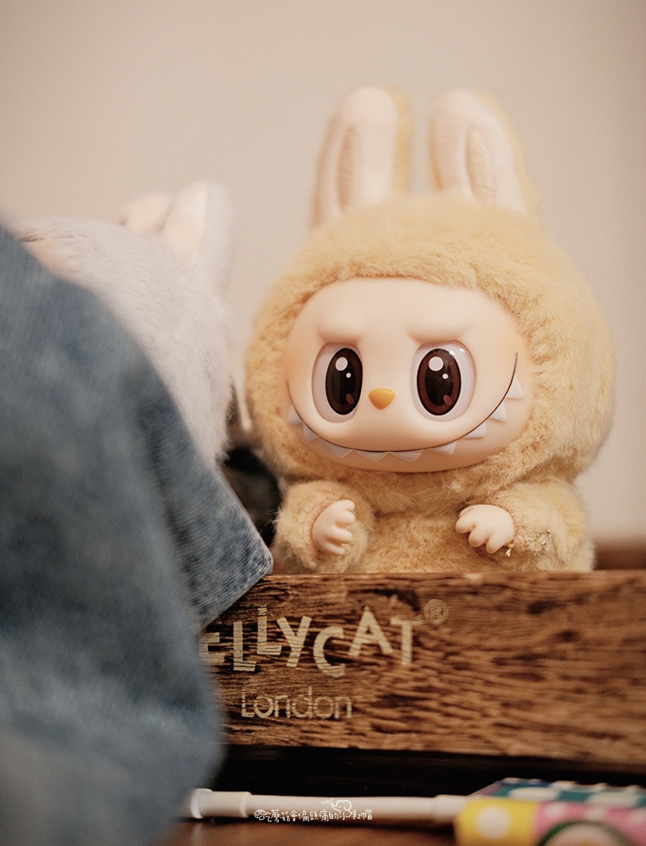1154 - Gấu Bông Art Toy Labubu BABA Have A Seat - POP MART The Monsters Have A Seat Vinyl Plush Labubu Macaron V2- Code 6941848280091 [HÀNG CHÍNH HÃNG]