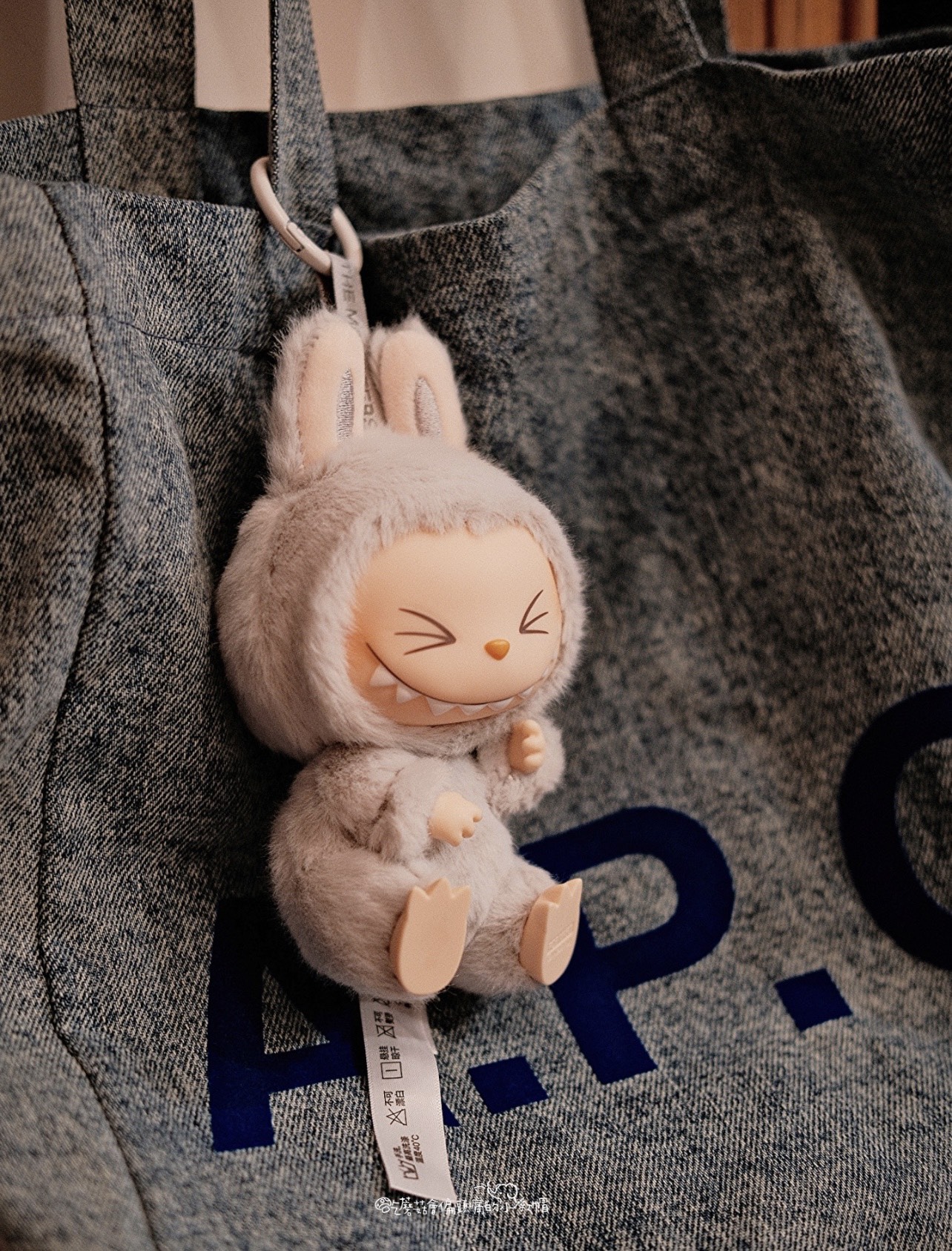 1155 - Gấu Bông Art Toy Labubu HEHE Have A Seat - POP MART The Monsters Have A Seat Vinyl Plush Labubu Macaron V2- Code 6941848280091 [HÀNG CHÍNH HÃNG]