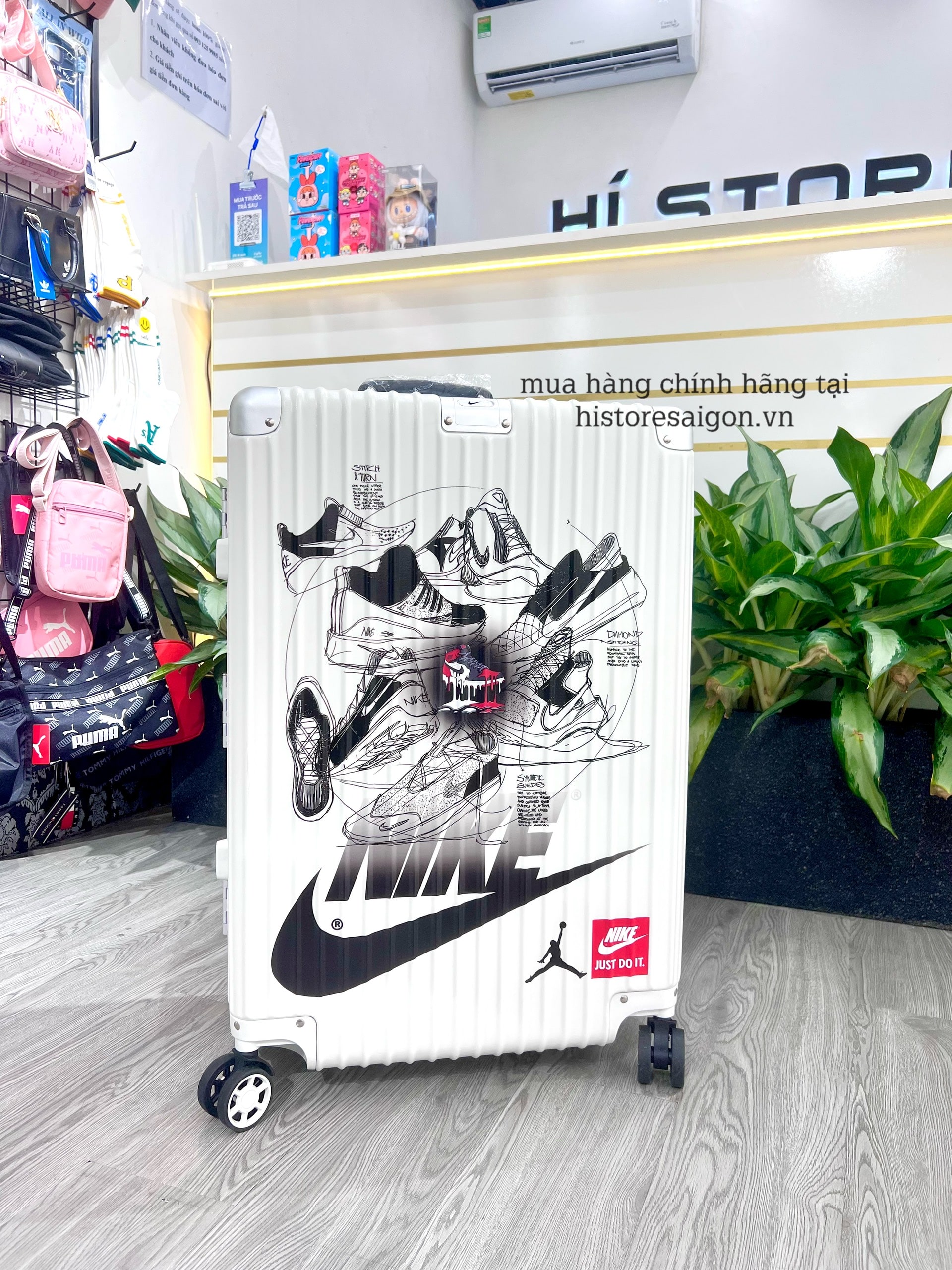 750 -  Vali Nike Sneakers Silhouette - Size Ký Gửi 26 - Trắng Kem [HÀNG CHÍNH HÃNG]