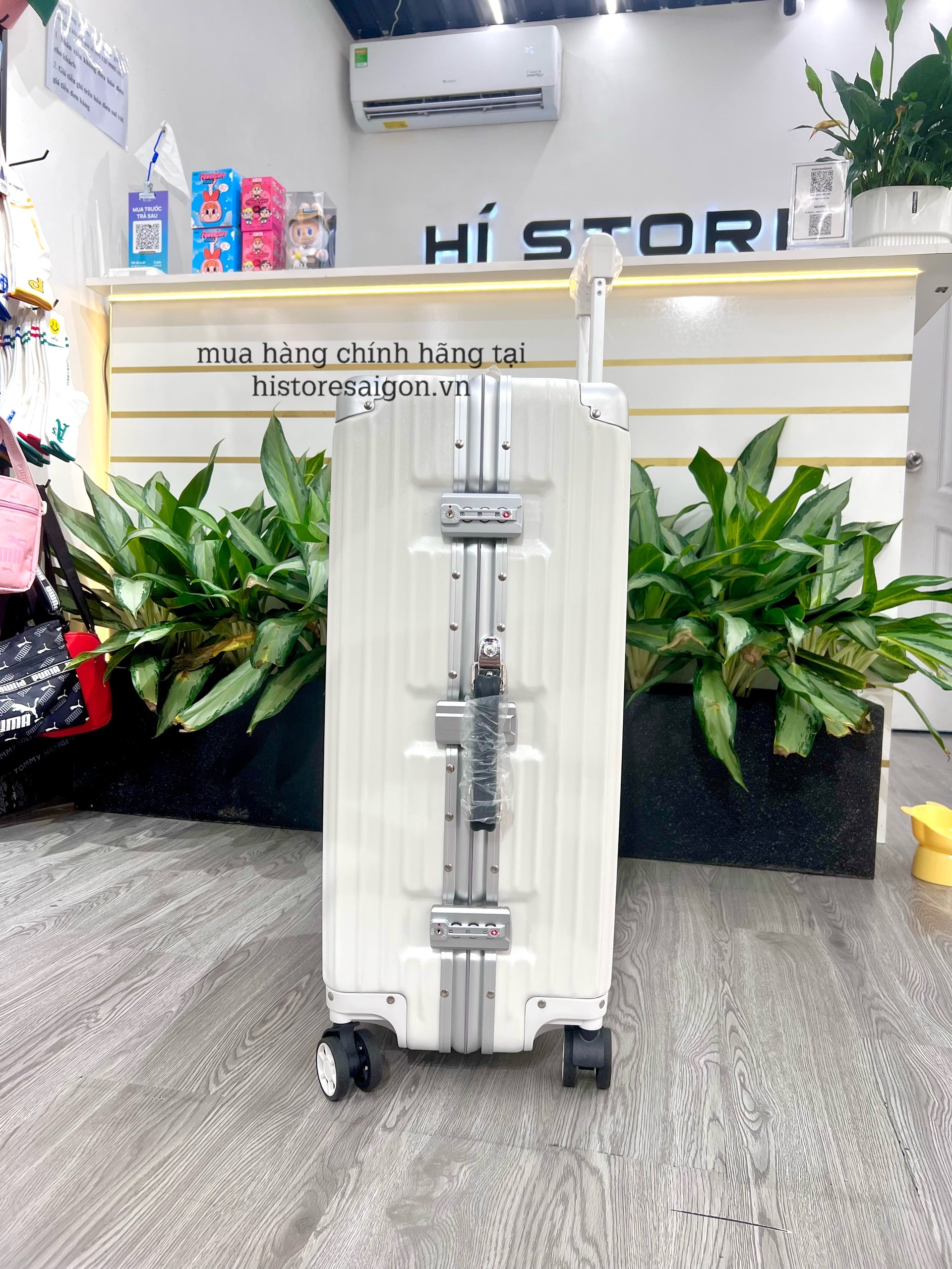 750 -  Vali Nike Sneakers Silhouette - Size Ký Gửi 26 - Trắng Kem [HÀNG CHÍNH HÃNG]