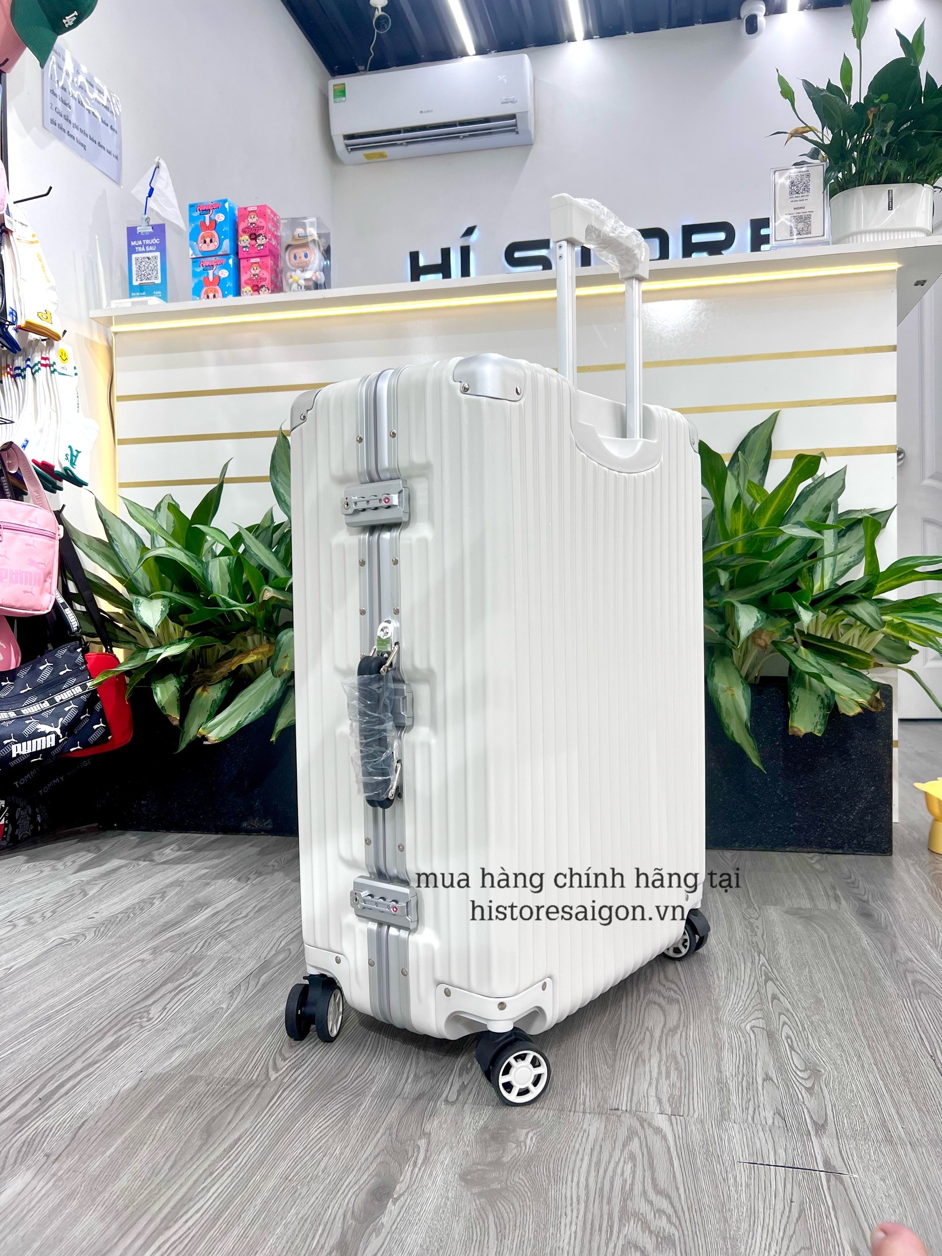 750 -  Vali Nike Sneakers Silhouette - Size Ký Gửi 26 - Trắng Kem [HÀNG CHÍNH HÃNG]