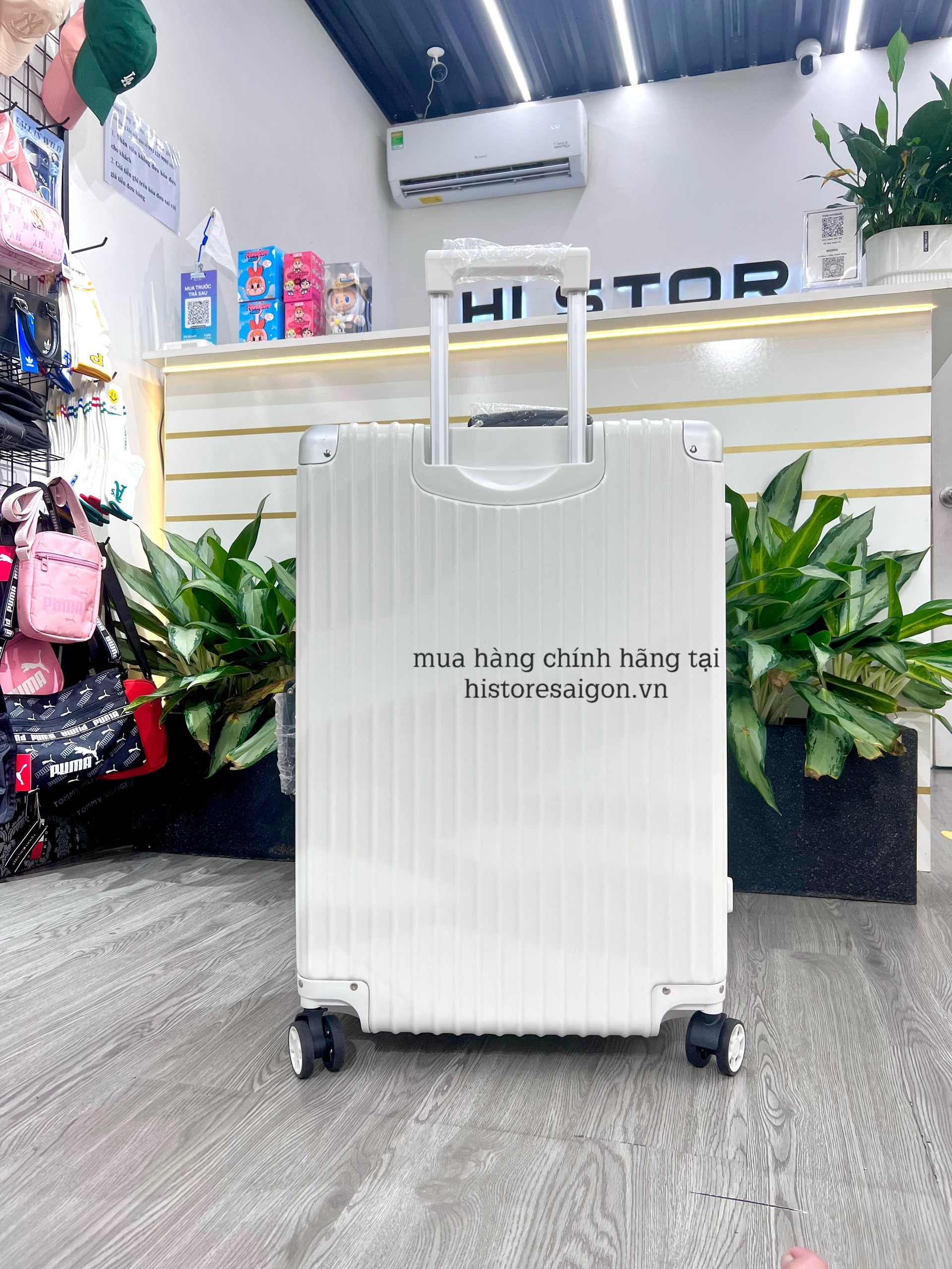 750 -  Vali Nike Sneakers Silhouette - Size Ký Gửi 26 - Trắng Kem [HÀNG CHÍNH HÃNG]