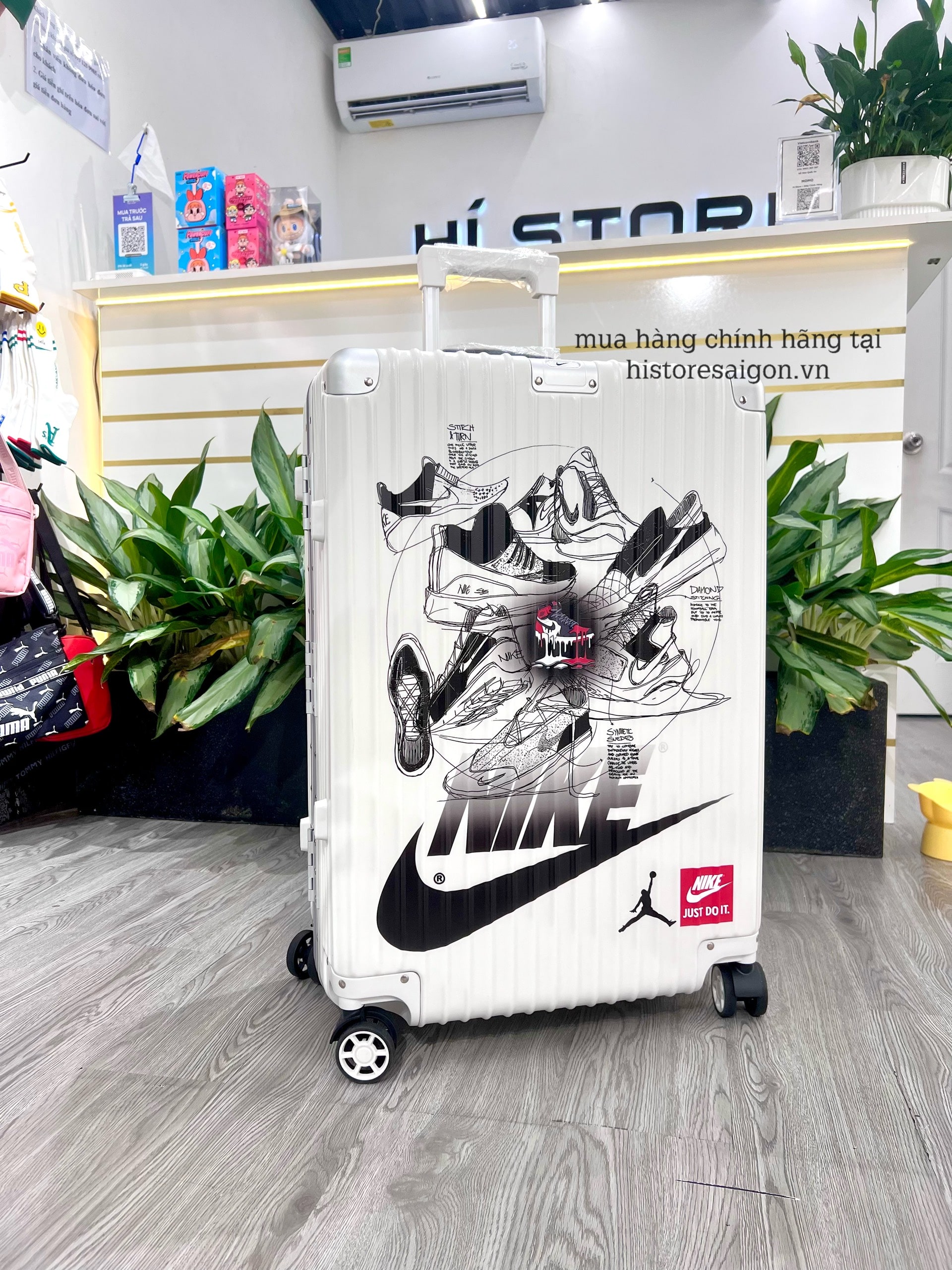 750 -  Vali Nike Sneakers Silhouette - Size Ký Gửi 26 - Trắng Kem [HÀNG CHÍNH HÃNG]