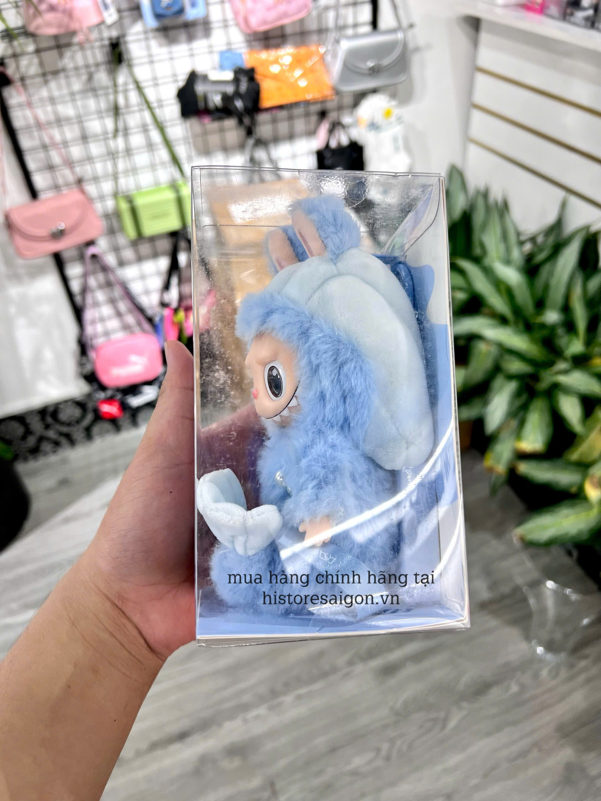 1156 - Labubu Hide and Seek in Singapore Series - Labubu Merlion - Labubu Singapore - POP MART The Vinyl Plush Doll Pendant Limitted Edition - Size 18cm - Code 6941848280091 [HÀNG CHÍNH HÃNG] Gấu Bông Art Toy
