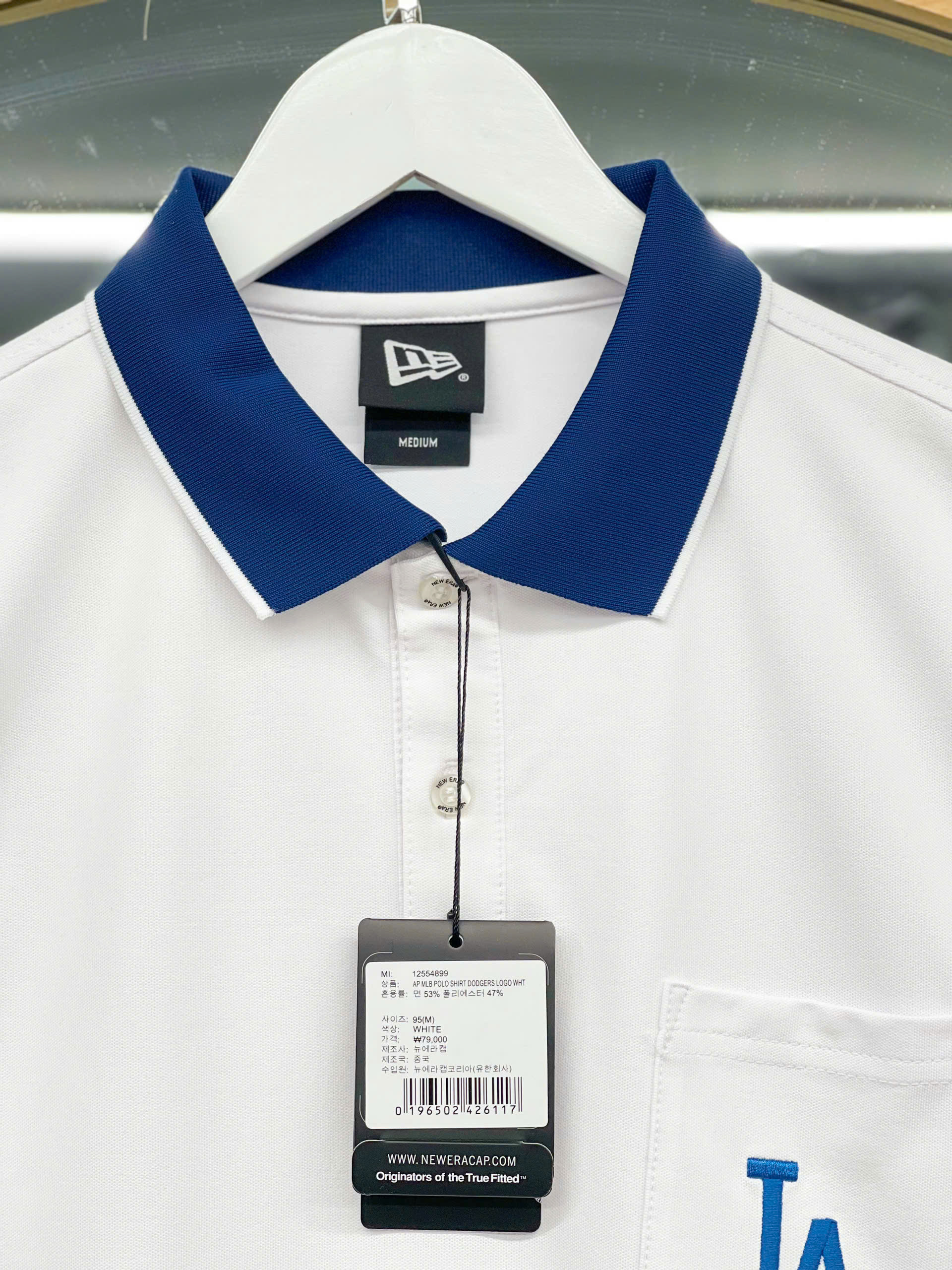 1265 - Áo Polo New Era LA Basic Thêu Trắng Chữ Xanh 12554899 [HÀNG CHÍNH HÃNG]