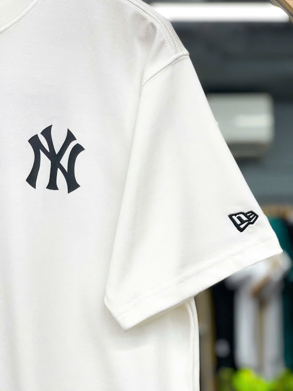 1283 - Áo Thun New Era New York Yankee Nghiêng V2 - Trắng  [HÀNG CHÍNH HÃNG]