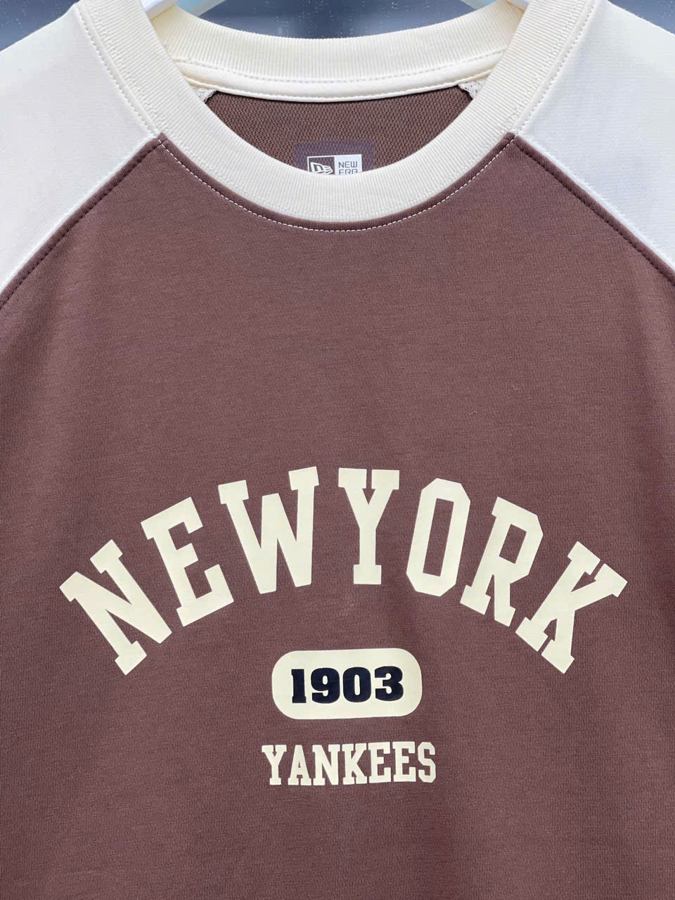 1287 - Áo Thun New Era - Nâu Vai kem NY Yankee  [HÀNG CHÍNH HÃNG]