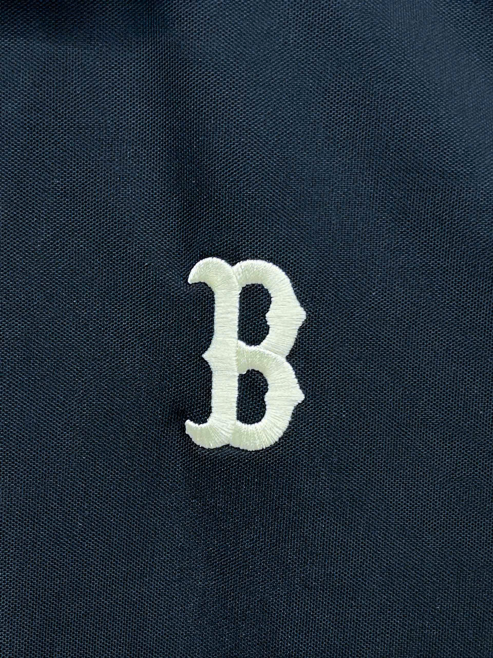 1290 - Áo Polo New Era - Đen Cổ Trắng Viền Đỏ - B Boston  [HÀNG CHÍNH HÃNG]