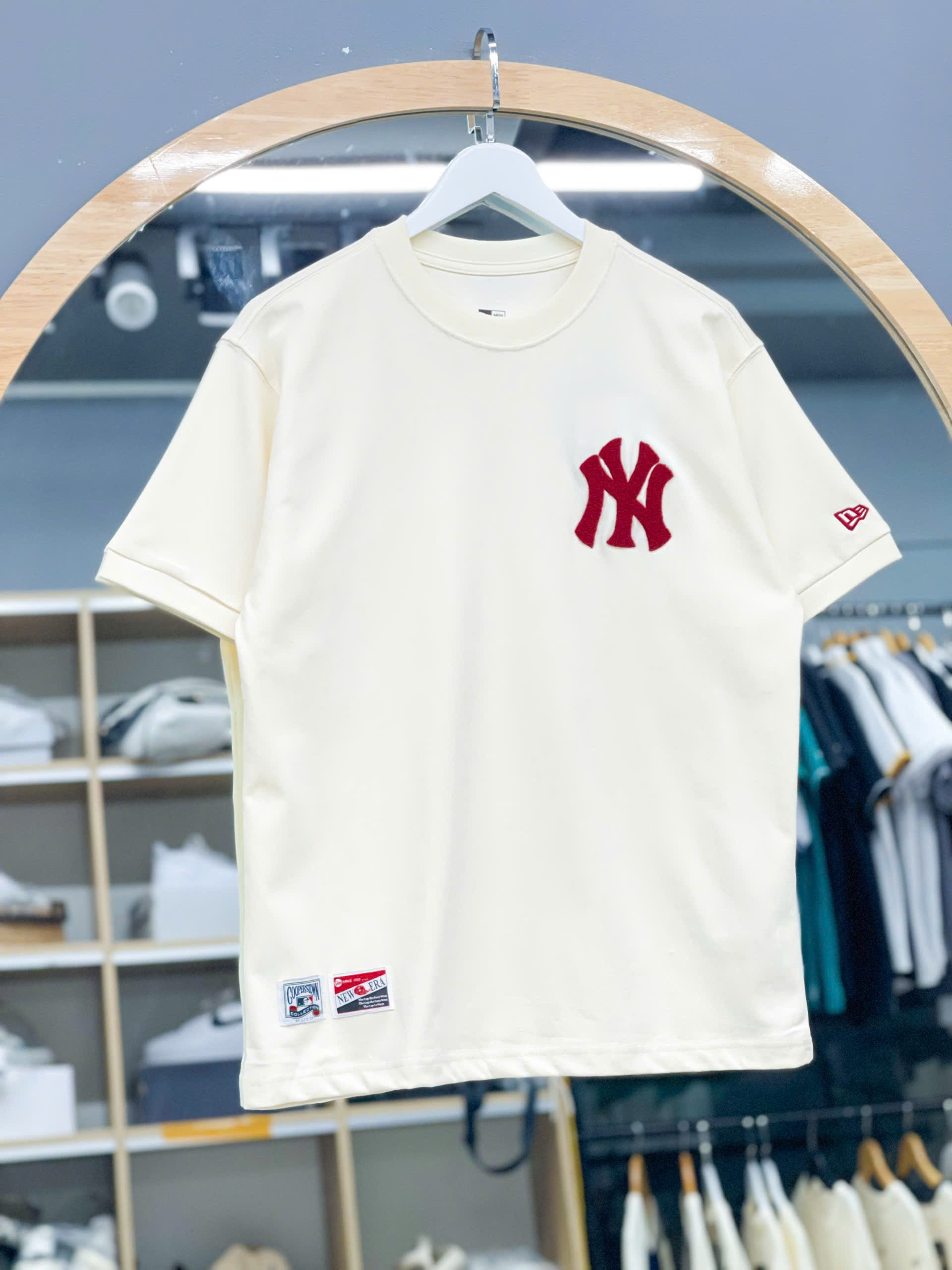 1292 - Áo Thun New Era - Trắng Kem - Chữ Ny Xù Đỏ  [HÀNG CHÍNH HÃNG]