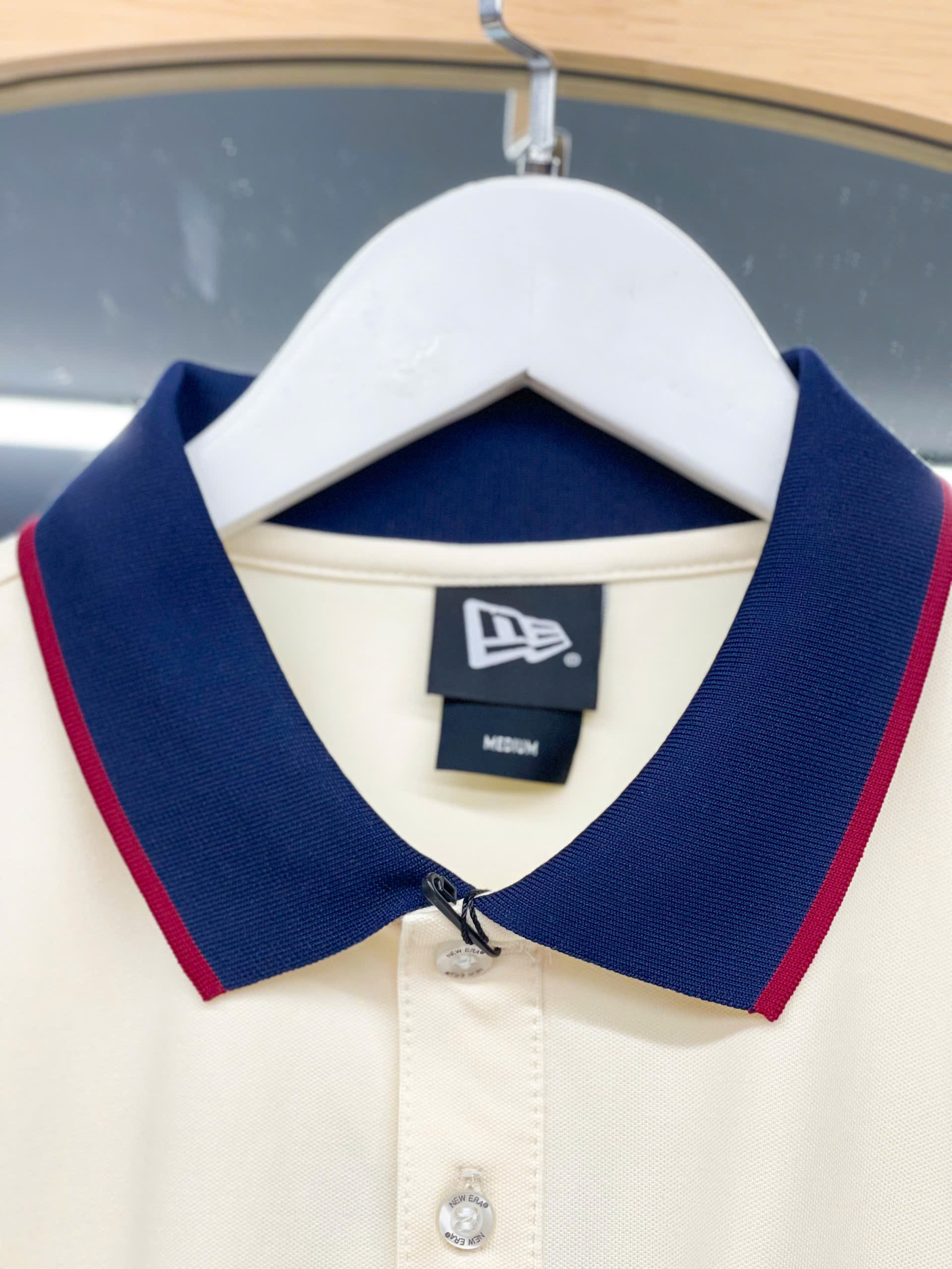 1293  - Áo Polo New Era - Trắng Kem - Cổ Xanh Dương Viền Đỏ - Chữ New York  [HÀNG CHÍNH HÃNG]