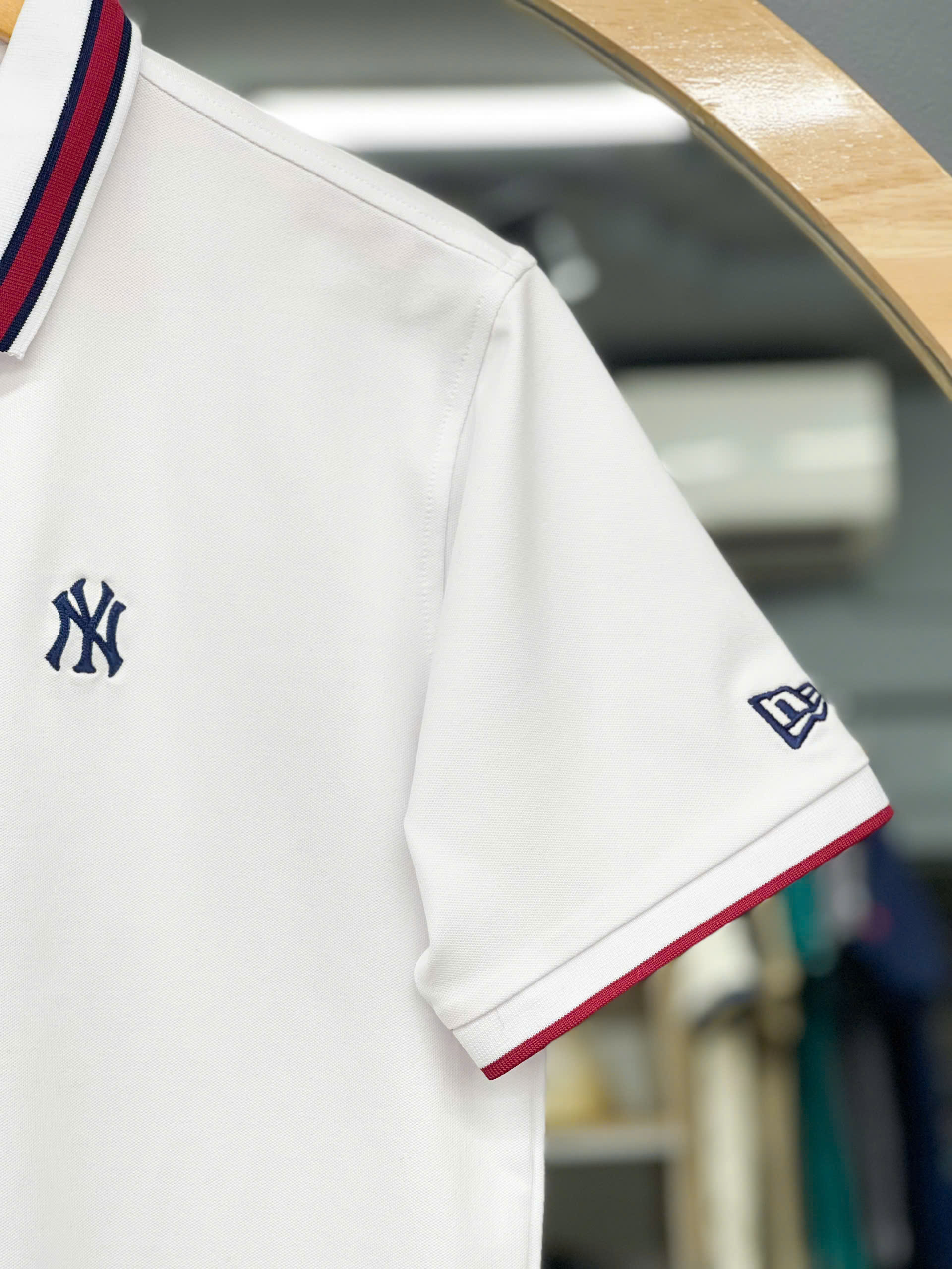 1296  - Áo Polo New Era - Trắng Cổ Viền Đỏ -  NY [HÀNG CHÍNH HÃNG]