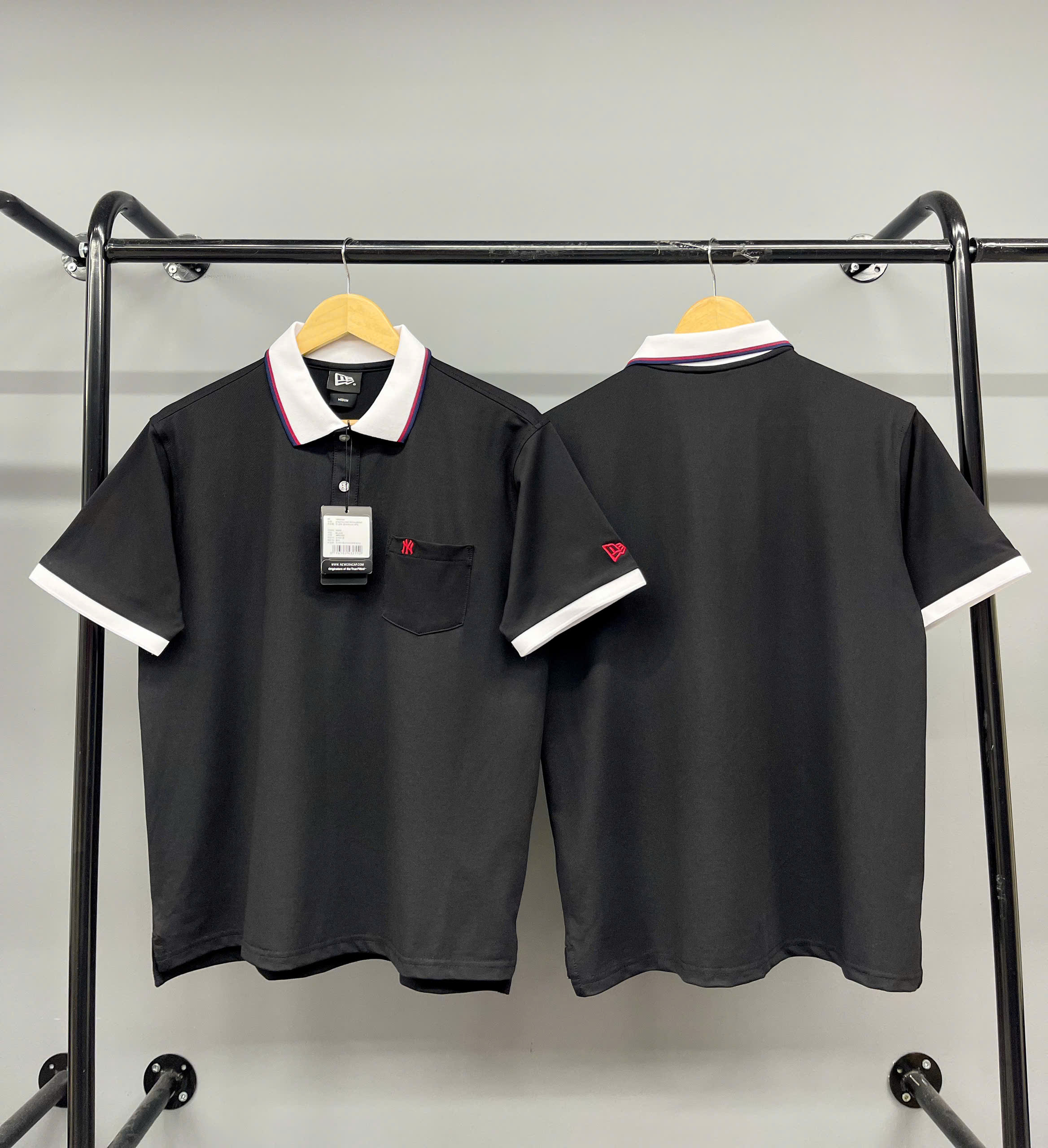 1304  - Áo Polo New Era - Đen - Viền Cổ Trắng - Logo NY nhỏ đỏ  [HÀNG CHÍNH HÃNG]