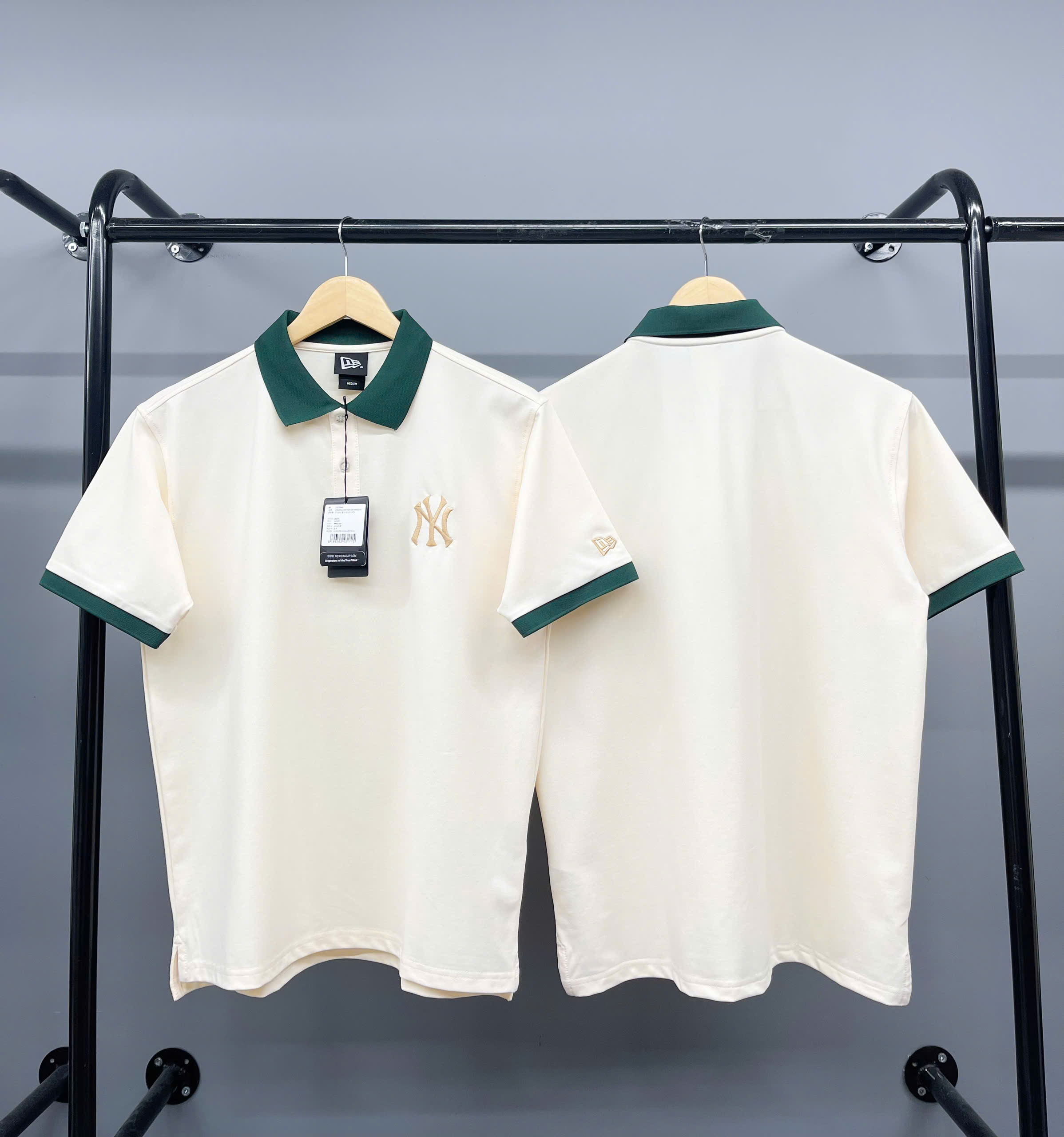 1302  - Áo Polo New Era - Trắng Kem - Cổ Xanh Lá - Logo NY  [HÀNG CHÍNH HÃNG]