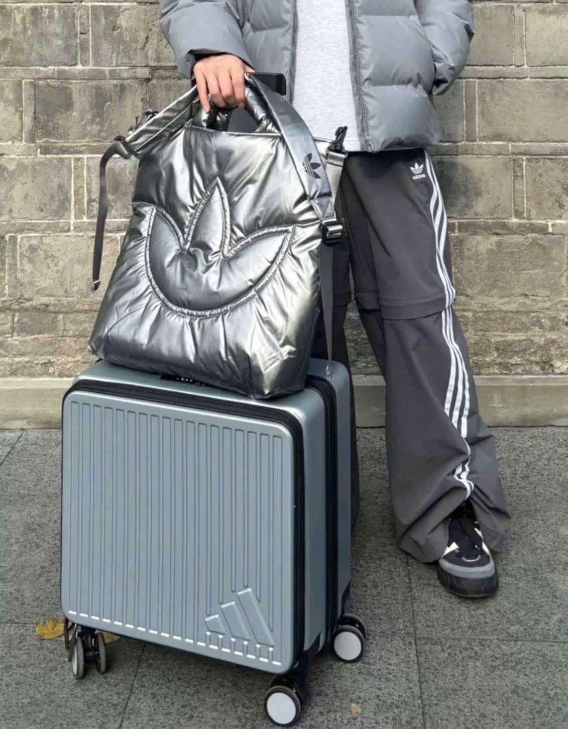 1325 - Vali Adidas Embossed Logo - Size Xách Tay Cabin - Form Mới - Xám Chì [CHÍNH HÃNG]