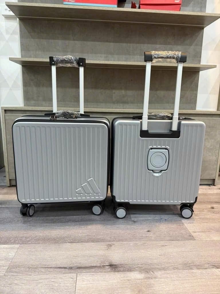 1325 - Vali Adidas Embossed Logo - Size Xách Tay Cabin - Form Mới - Xám Chì [CHÍNH HÃNG]