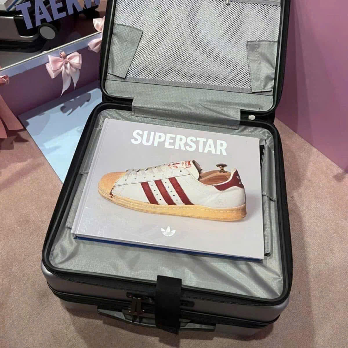 1325 - Vali Adidas Embossed Logo - Size Xách Tay Cabin - Form Mới - Xám Chì [CHÍNH HÃNG]