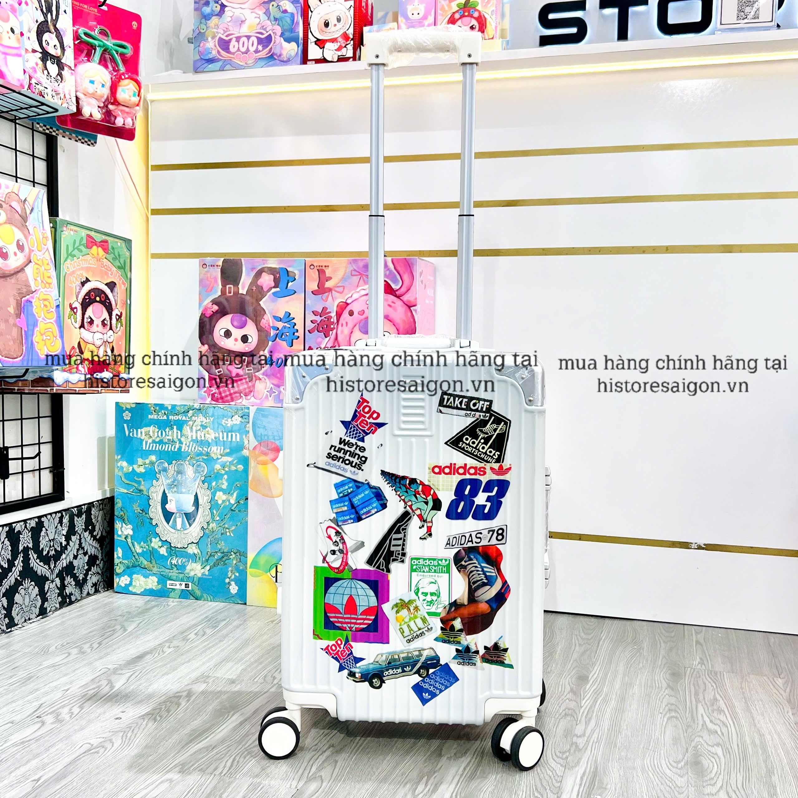 846 -  Vali Adidas Sticker 83 Xách Tay - Size Cabin 22 Xách Tay - Trắng Kem [HÀNG CHÍNH HÃNG]