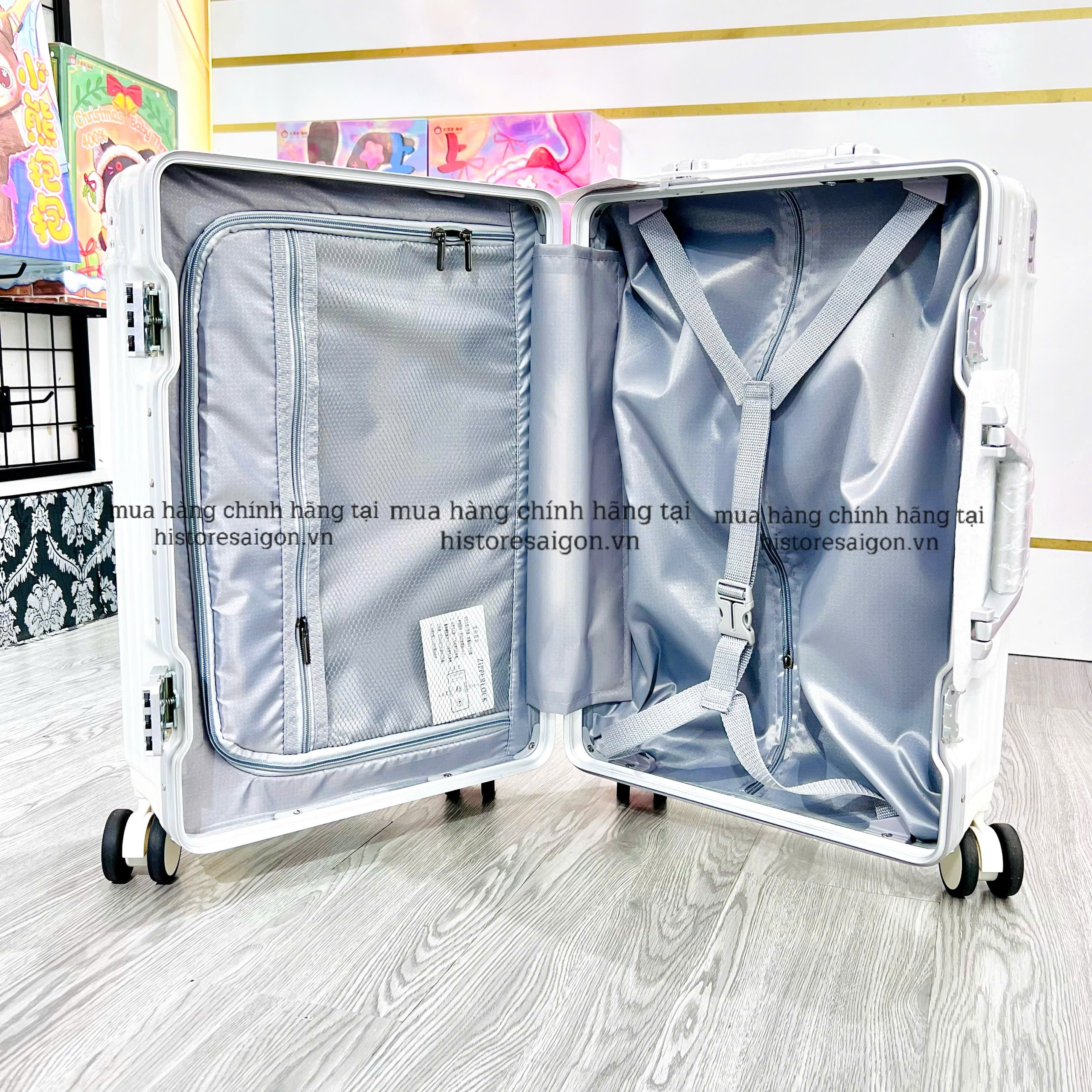 846 -  Vali Adidas Sticker 83 Xách Tay - Size Cabin 22 Xách Tay - Trắng Kem [HÀNG CHÍNH HÃNG]
