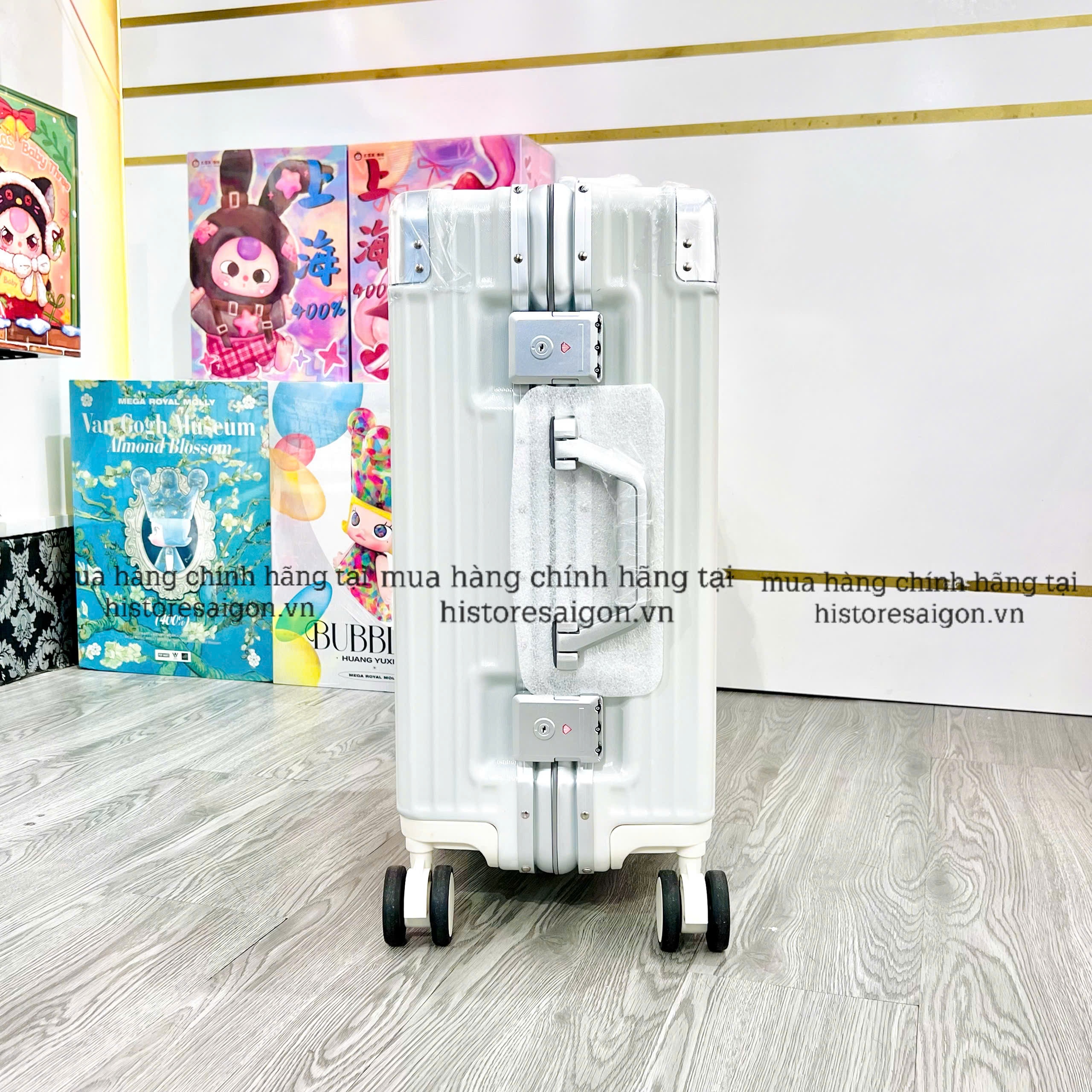 846 -  Vali Adidas Sticker 83 Xách Tay - Size Cabin 22 Xách Tay - Trắng Kem [HÀNG CHÍNH HÃNG]