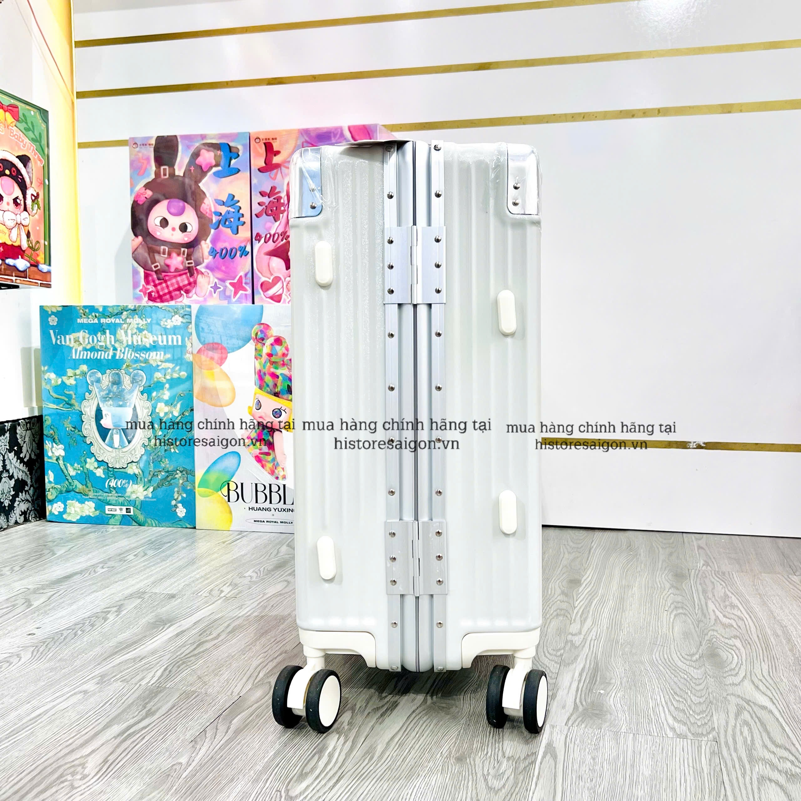 846 -  Vali Adidas Sticker 83 Xách Tay - Size Cabin 22 Xách Tay - Trắng Kem [HÀNG CHÍNH HÃNG]