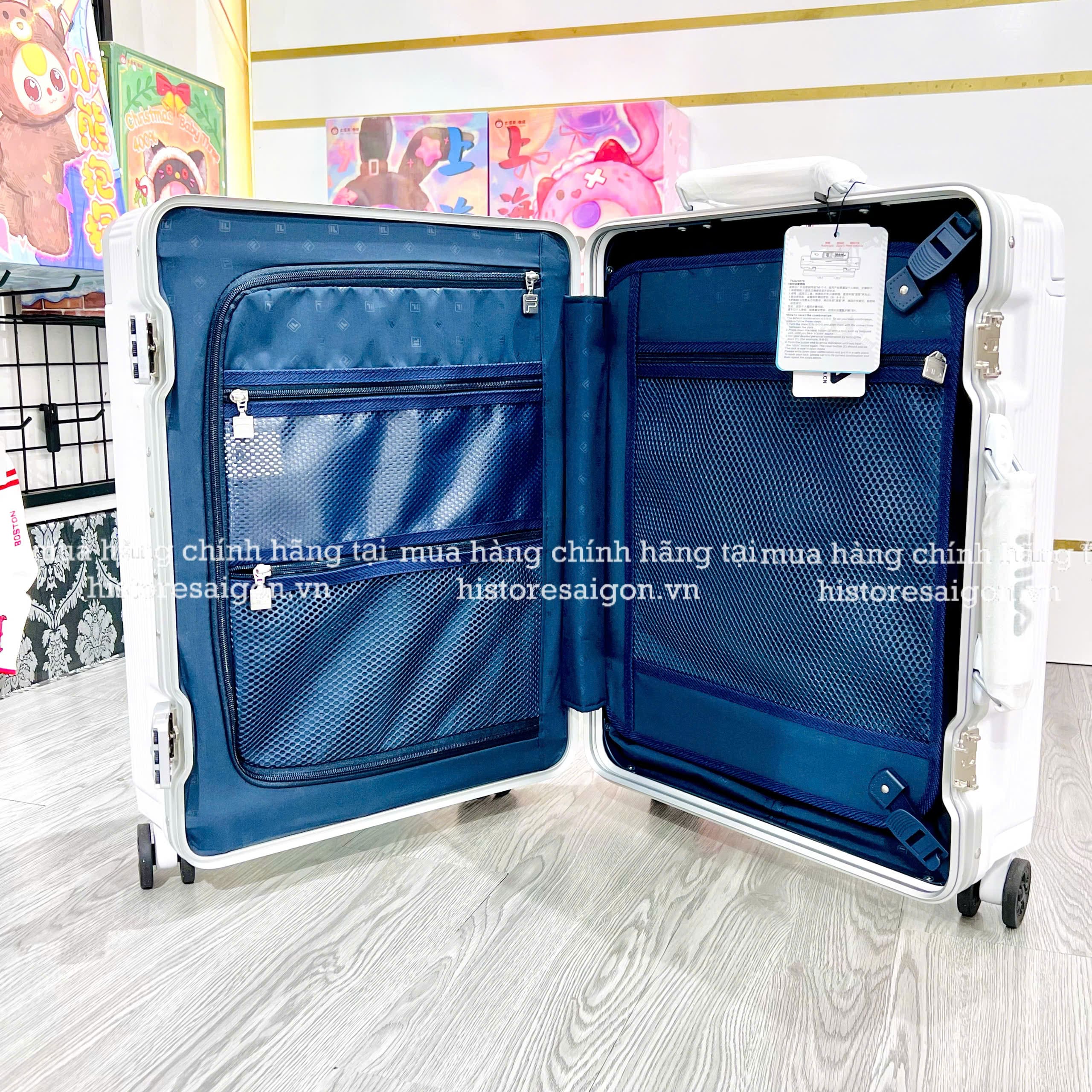 735 -  Vali Fila Embossed Logo - Size Cabin 22 Xách Tay - Trắng [HÀNG CHÍNH HÃNG]