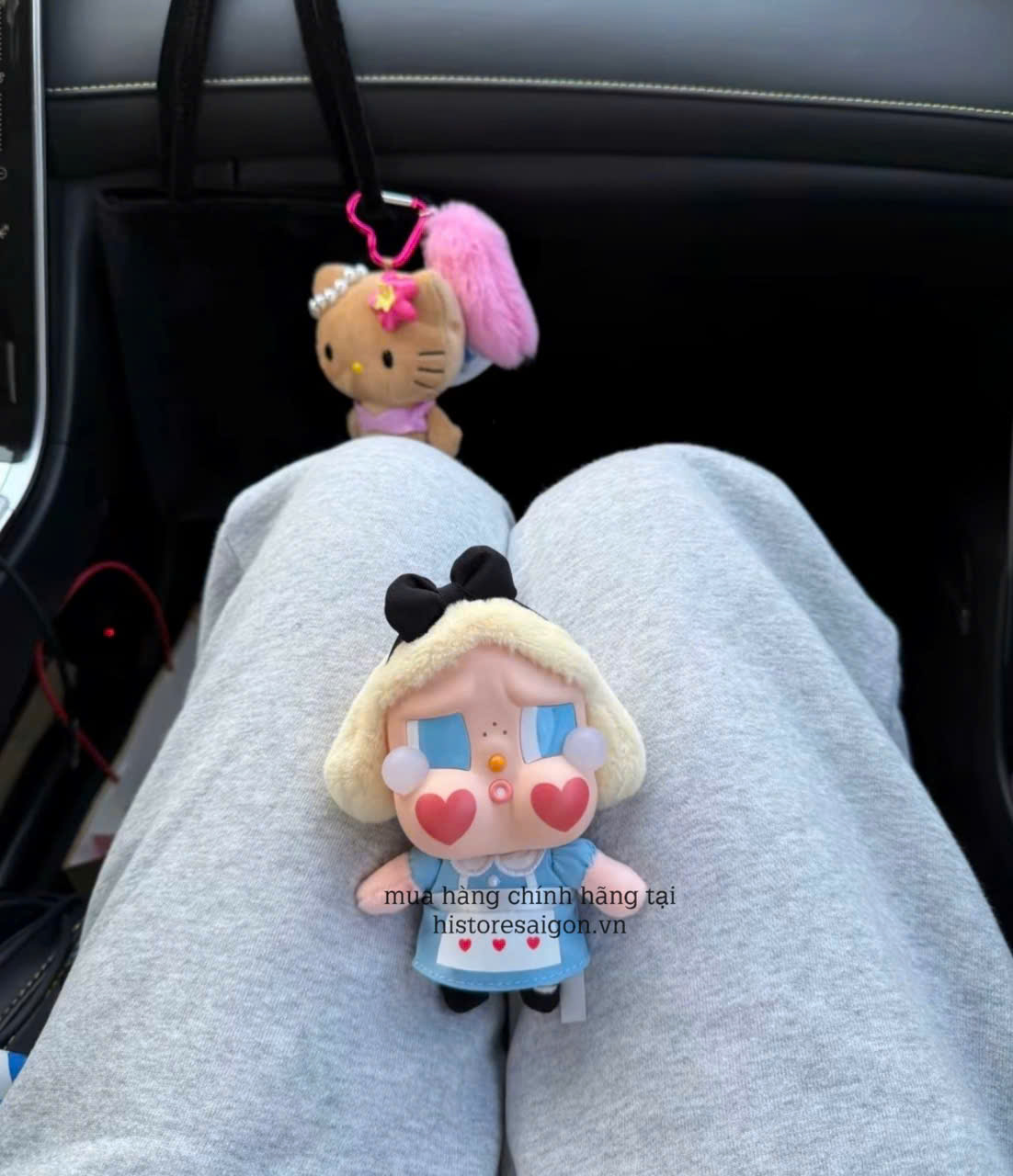 1372 - Crybaby Crying Again Alice She's Alice - Mô Hình Gấu Bông Art Toy POP MART CRYBABY Crying Again Series-Vinyl Face Plush Code 12403190031 [HÀNG CHÍNH HÃNG]