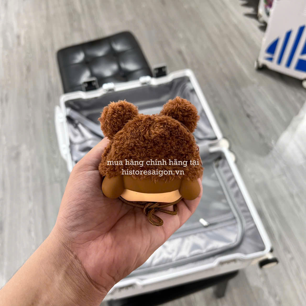 1379 - Case Gấu Nâu Crybaby Crying Again Love Make Us Cry - Mô Hình Case Airpod Art Toy POP MART CRYBABY Crying Again Series Earphone Case Code 12403190032 [HÀNG CHÍNH HÃNG]