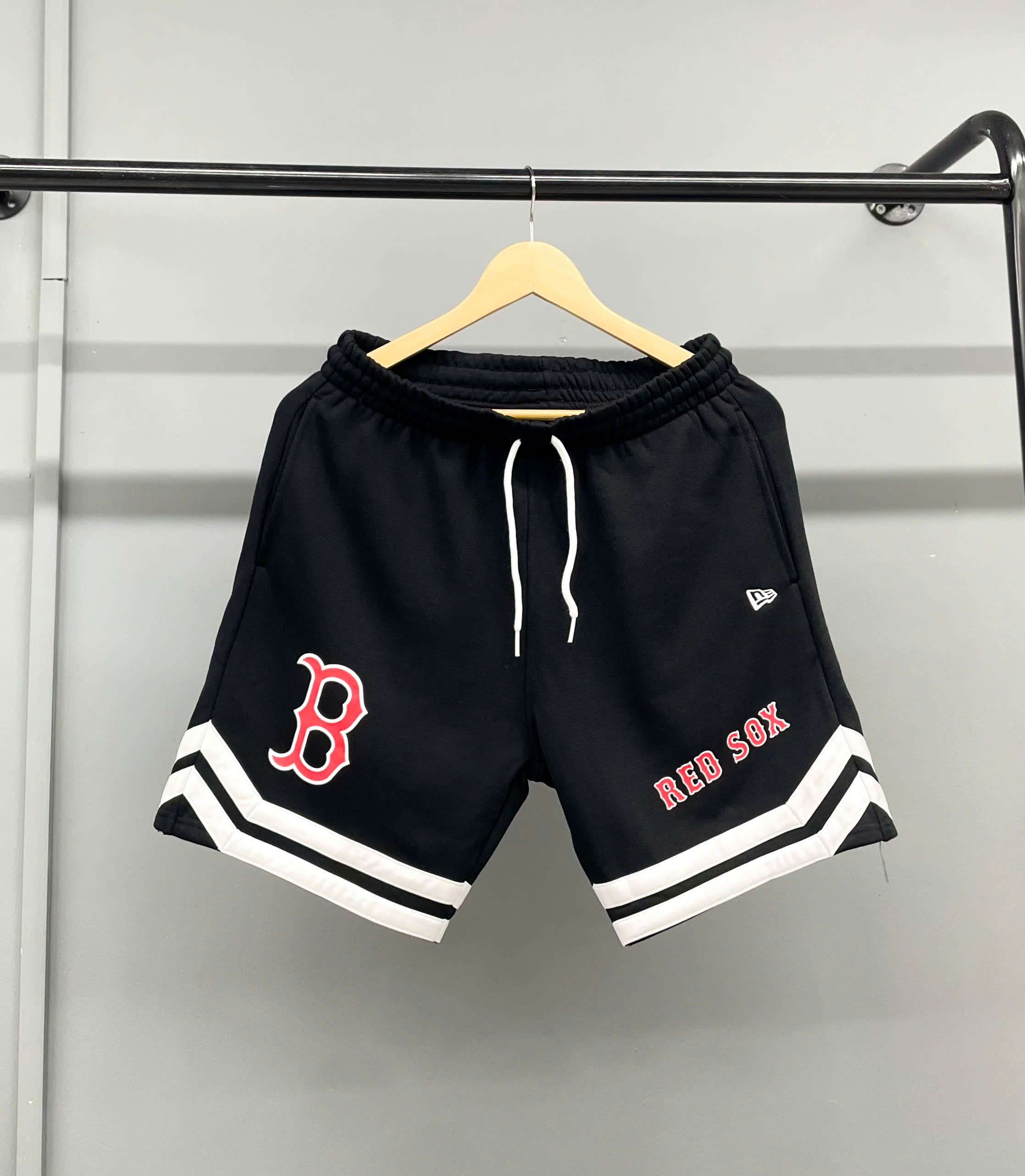 1401 - Quần New Era Big B Red Sox Đen Chữ Đỏ [HÀNG CHÍNH HÃNG]