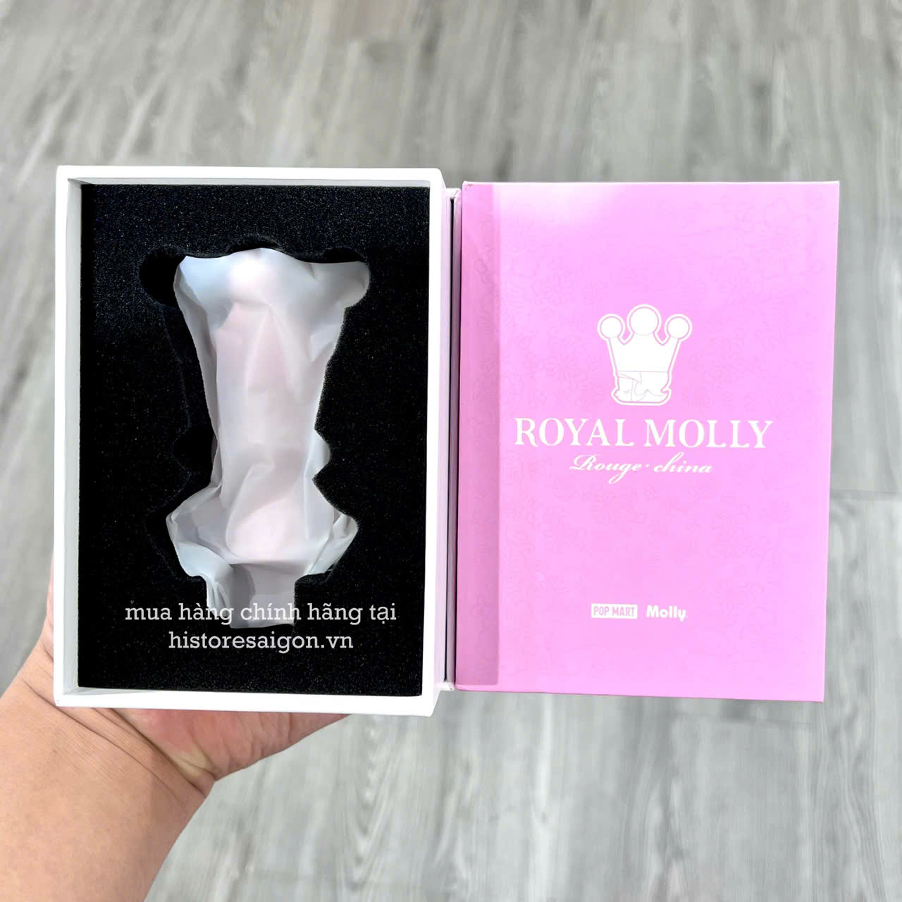 1421 - Molly Sứ Rouge China 100% POPMART Mega Royal Molly 100% Rouge China 01000911098 [CHÍNH HÃNG]