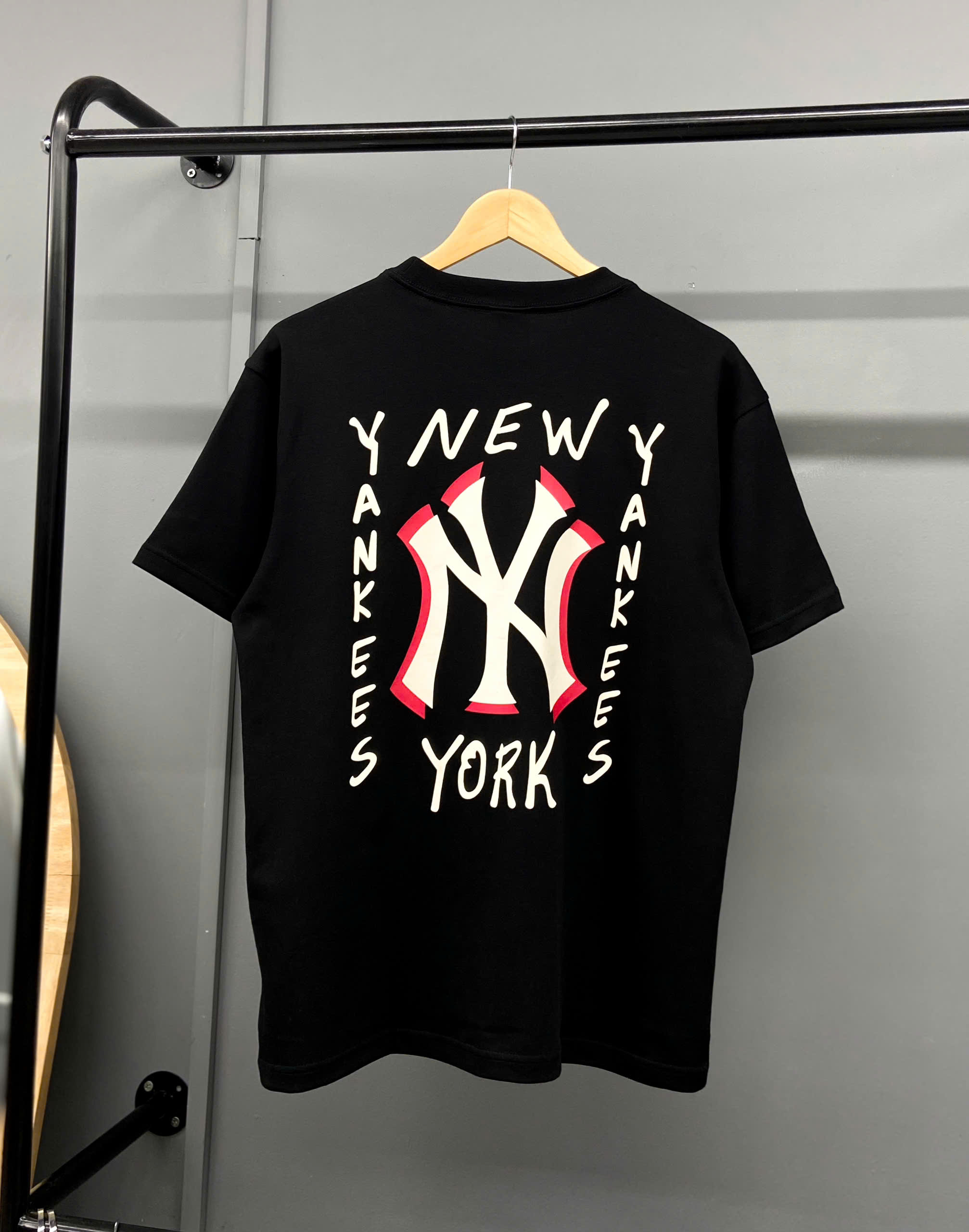 1536 - Áo New Era NY Viền Chữ Đỏ - Đen [HÀNG CHÍNH HÃNG]