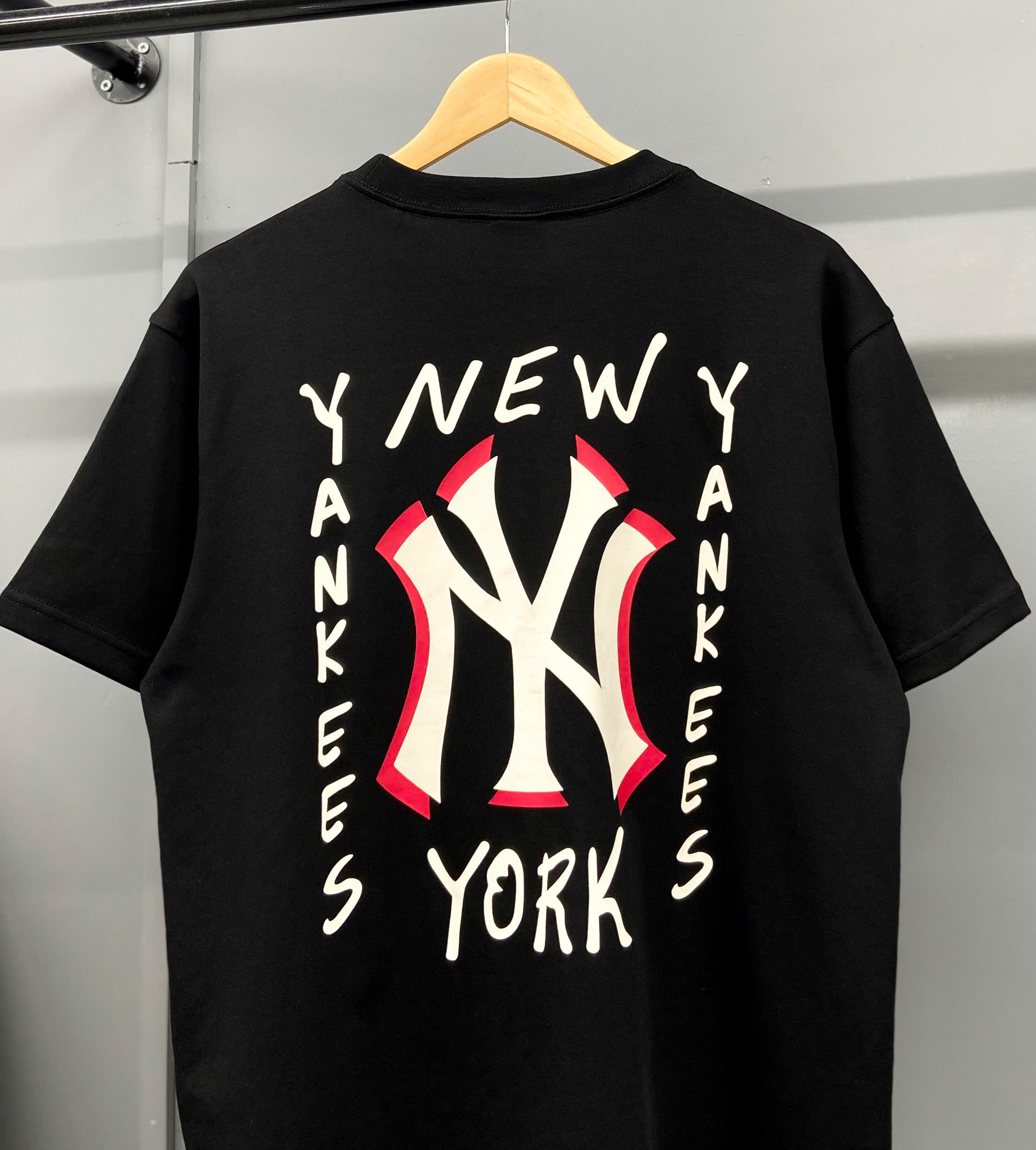1536 - Áo New Era NY Viền Chữ Đỏ - Đen [HÀNG CHÍNH HÃNG]