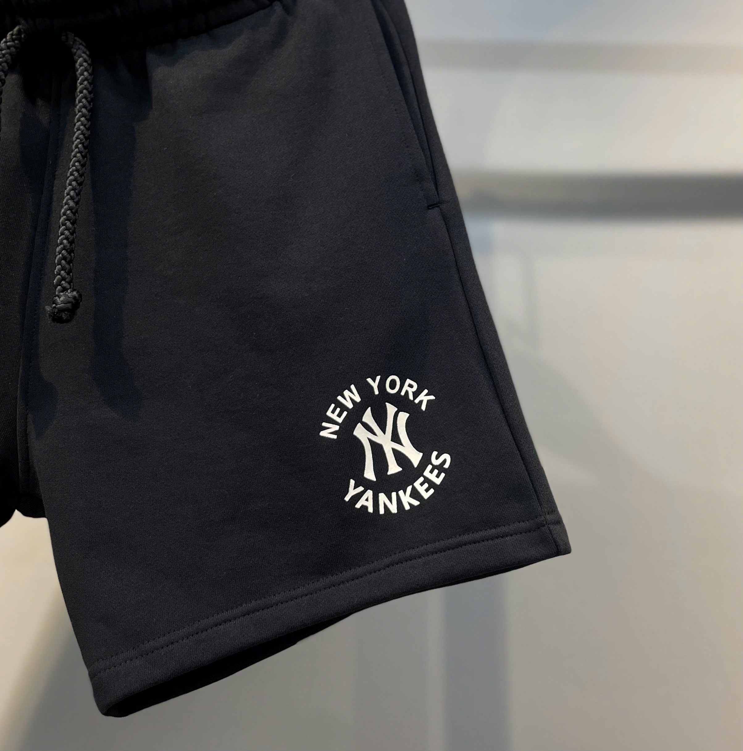 1541 - Quần New Era NY New York Yankees Cycle - Đen [HÀNG CHÍNH HÃNG]