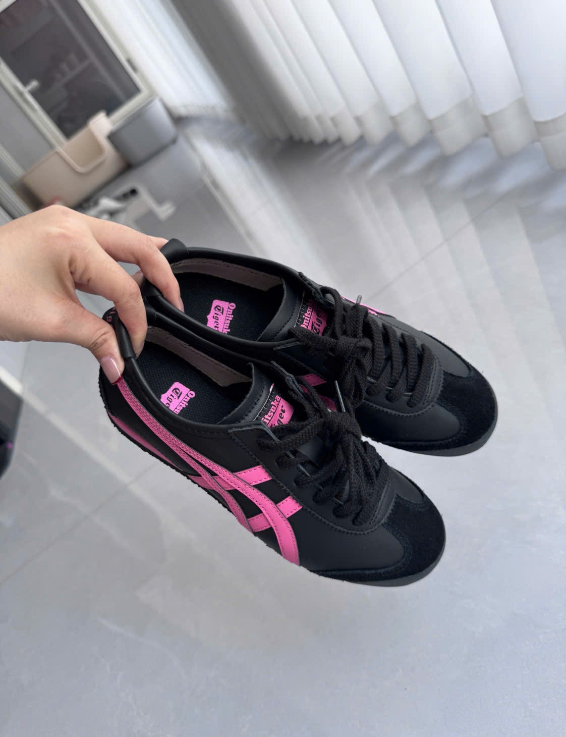 1602 - Giày Onitsuka Tiger Mexico 66 Black Dragon Fruit 1183C102-005 [HÀNG CHÍNH HÃNG]