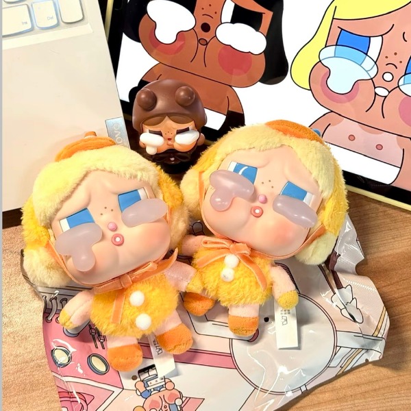 1371 - Crybaby Crying Again Vịt Vàng Duck You - Mô Hình Gấu Bông Art Toy POP MART CRYBABY Crying Again Series-Vinyl Face Plush Code 12403190031 [HÀNG CHÍNH HÃNG]