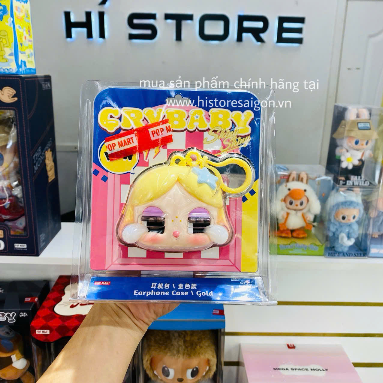 1762 - Crybaby Shiny Shiny Earphone Case Gold POPMART 6941313020276 [HÀNG CHÍNH HÃNG]