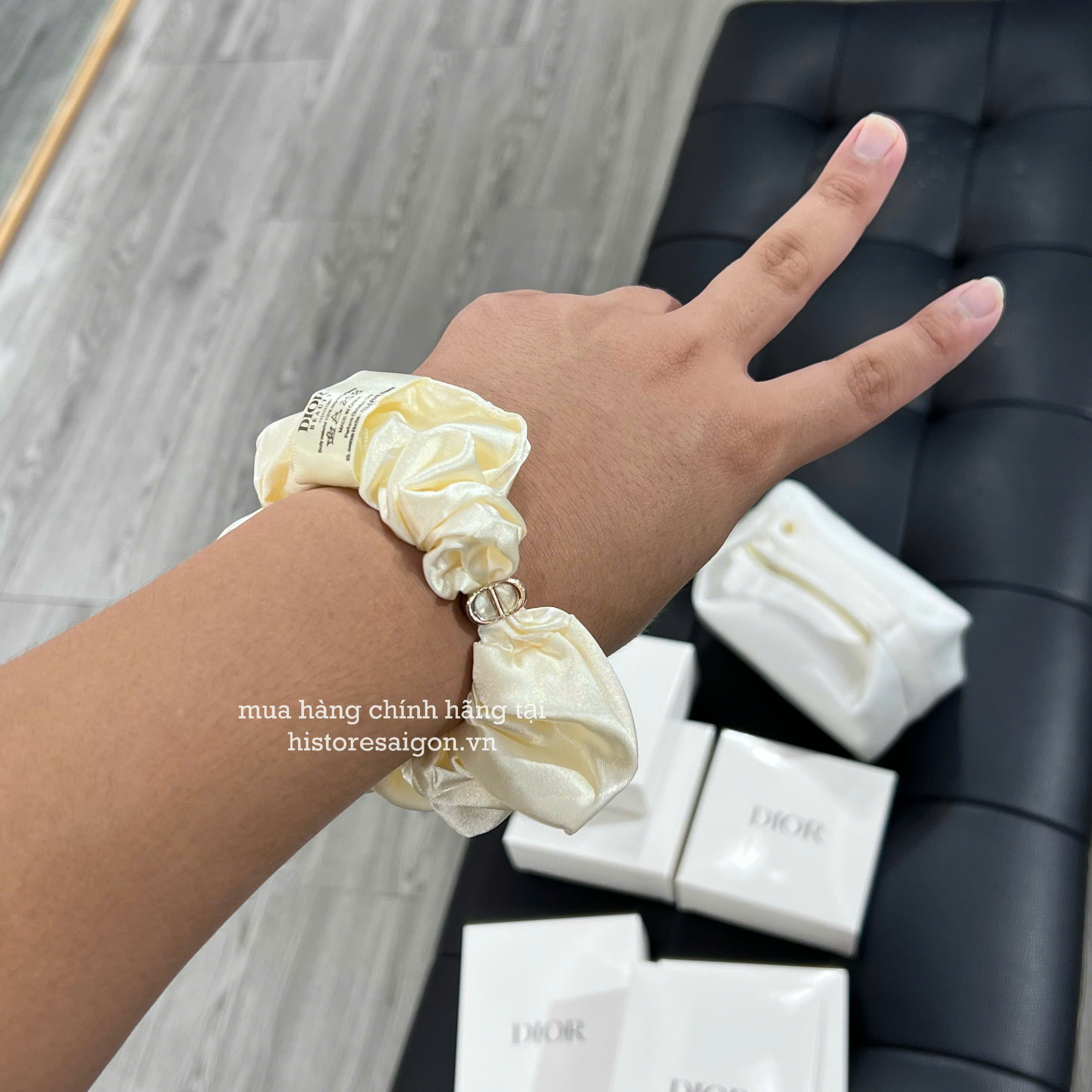 1805 - Cột Tóc Dior (Gift Hãng Tặng Khách VIP) [HÀNG CHÍNH HÃNG]