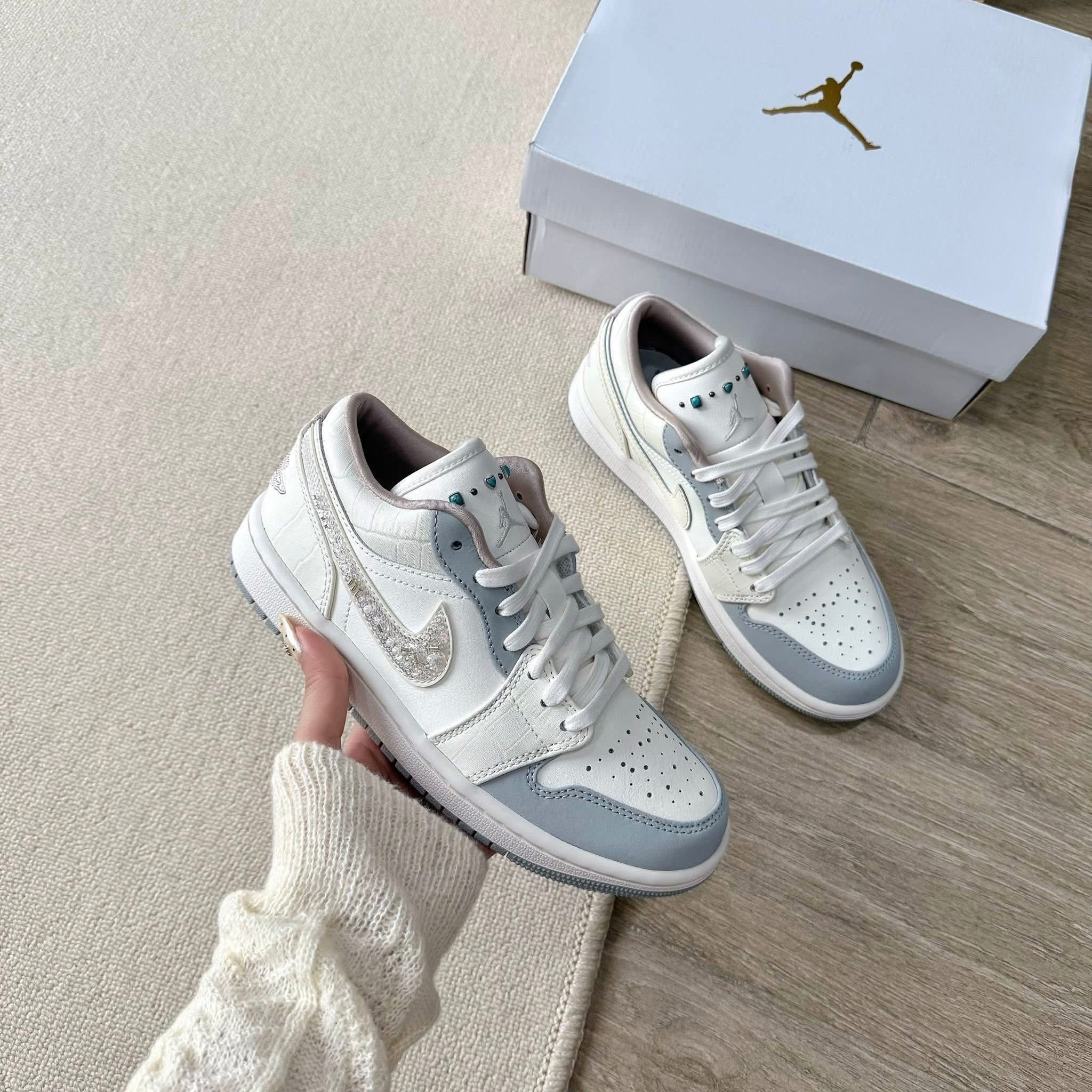 1806 - Giày Nike Air Jordan 1 Low Sail Soft Pearl IH7323-100 [HÀNG CHÍNH HÃNG]